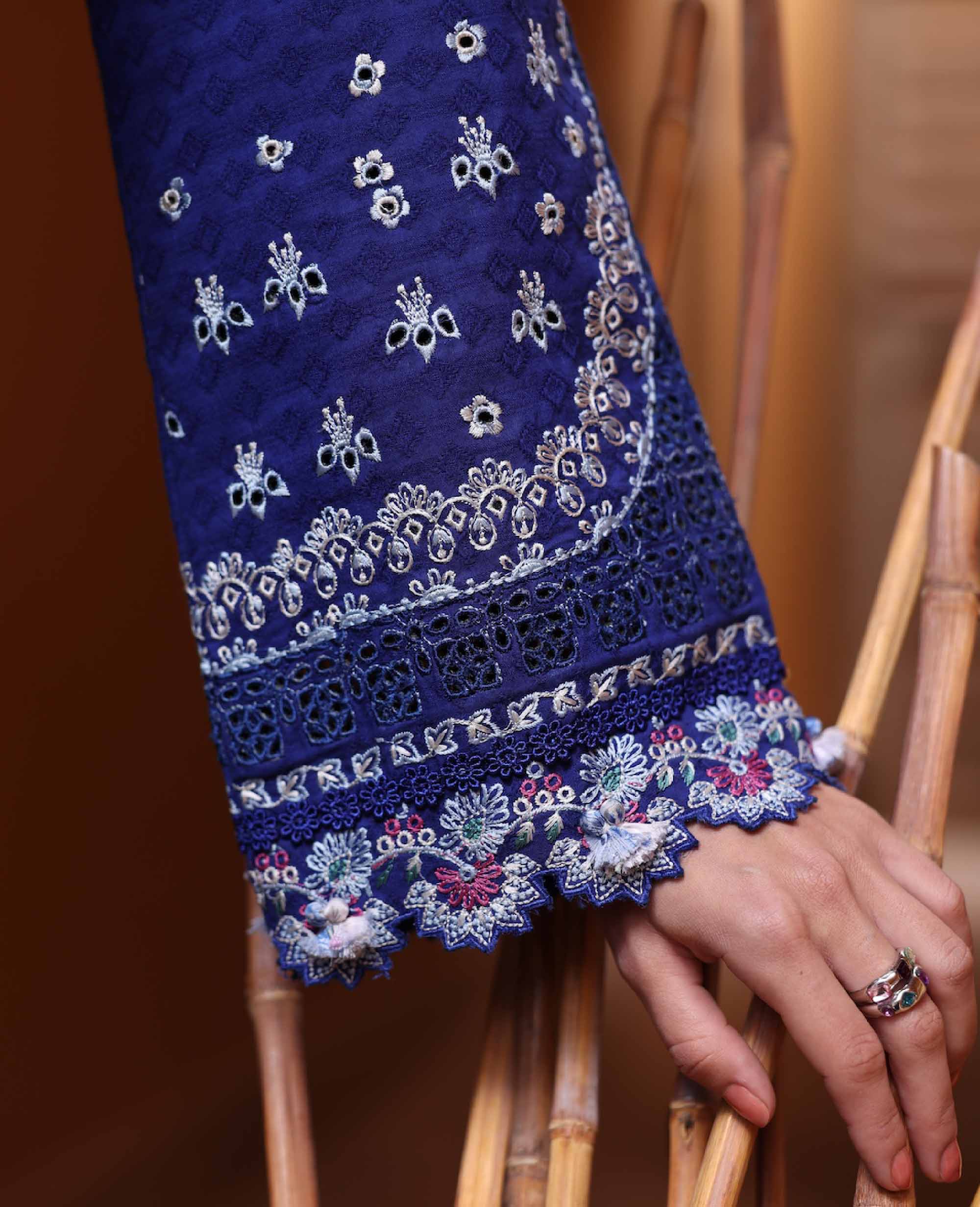https://cdn.shopify.com/s/files/1/0264/6795/8858/files/Floraison_9.jpg?v=1772602682