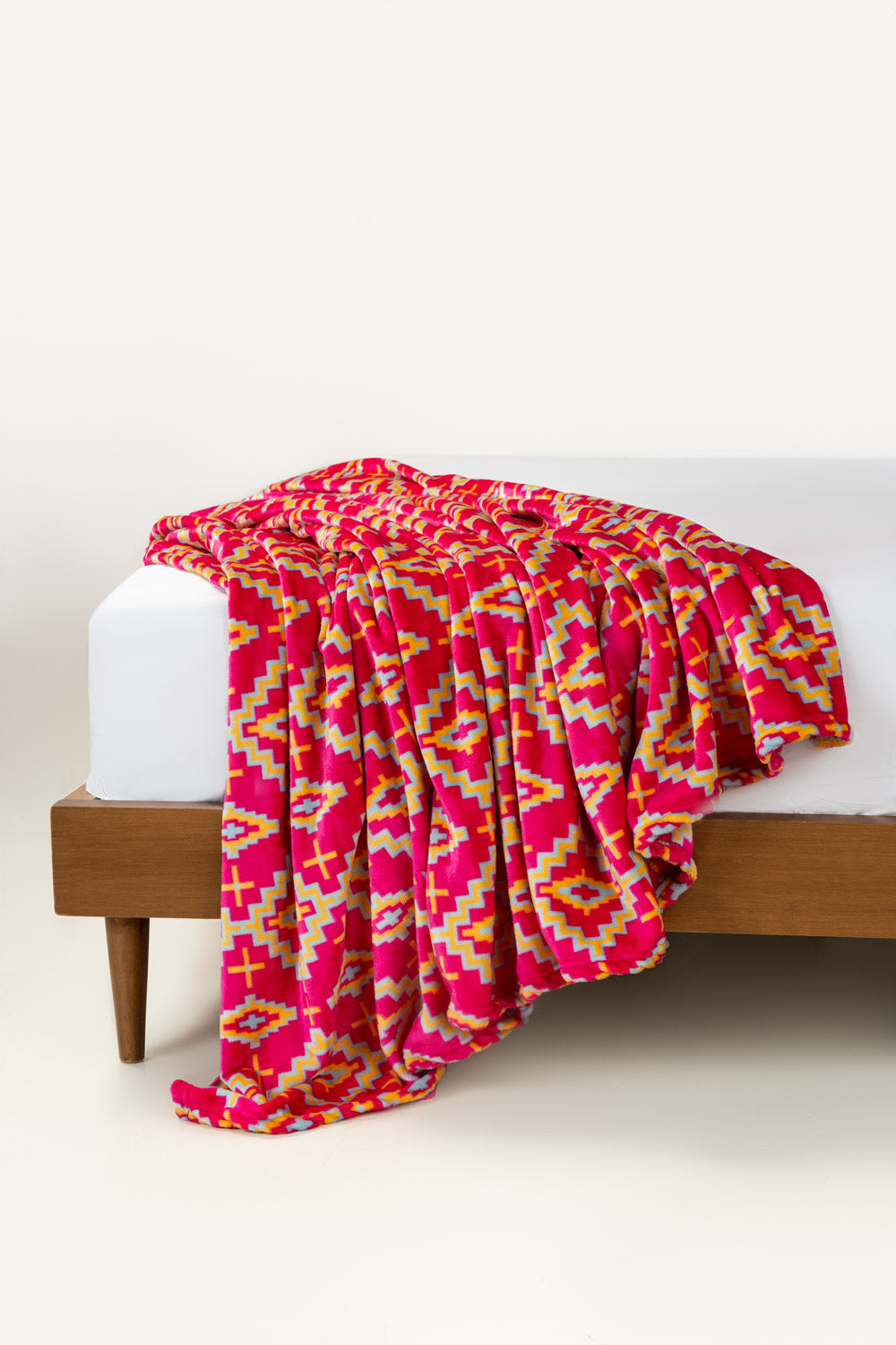 Aw25-Flourscent Single Ply Fleece Throw