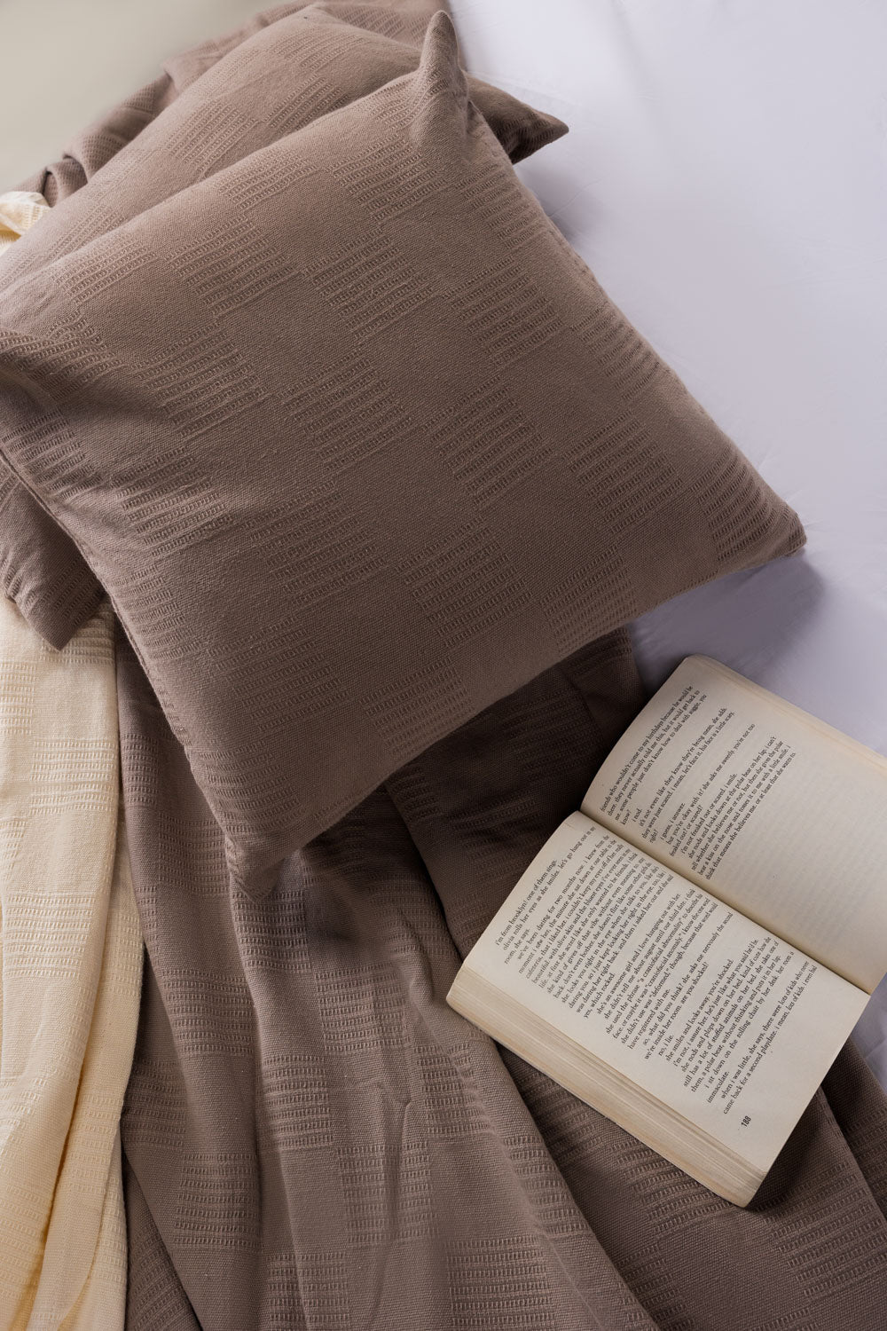 https://cdn.shopify.com/s/files/1/0706/3253/8159/files/FossilThermalCushion_4.jpg?v=1771242672