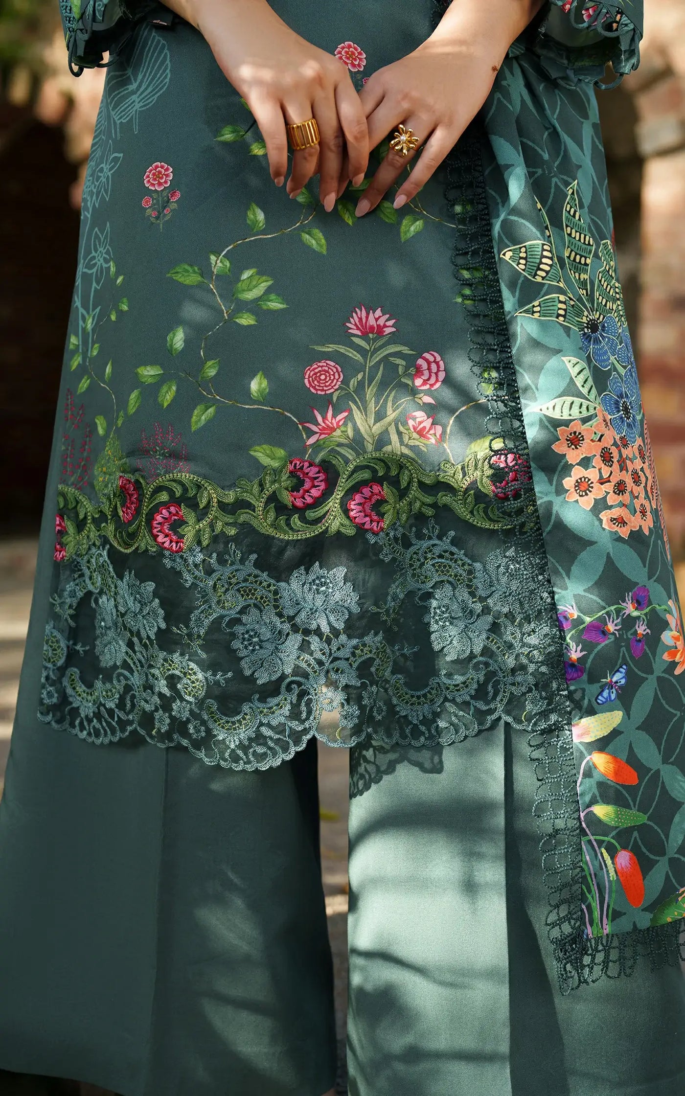Frosted Petals-MWL25-02 | 3pcs Embroidered Stitched Suit