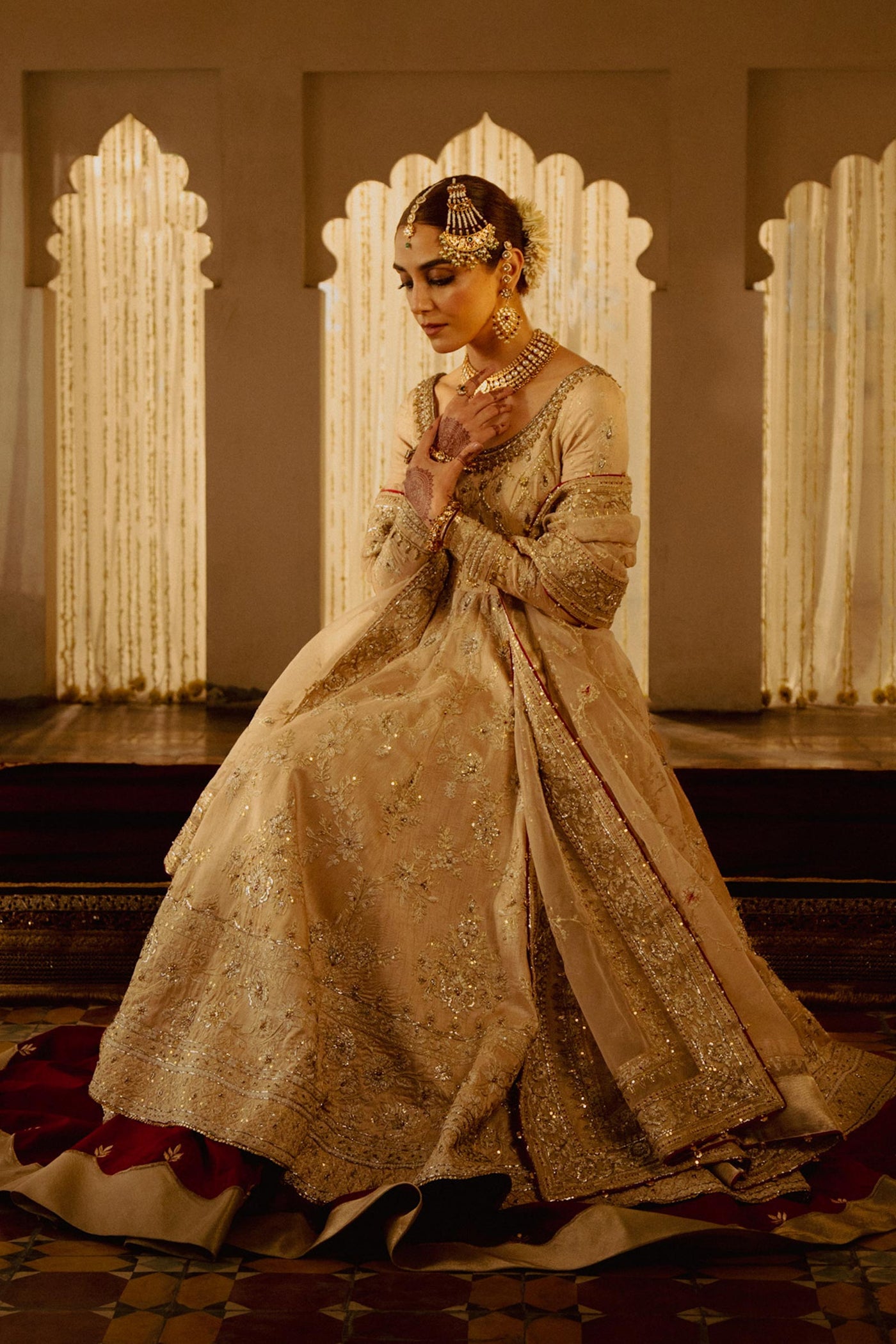 https://cdn.shopify.com/s/files/1/0340/8376/6405/files/GUL-BAHAARb.jpg?v=1704621127