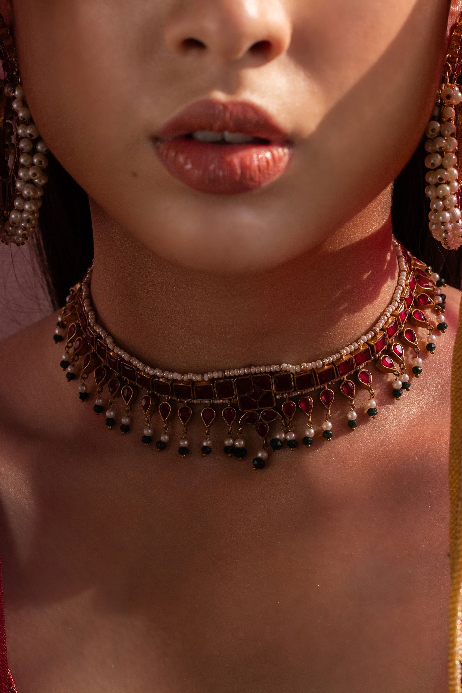 https://cdn.shopify.com/s/files/1/0340/8376/6405/files/GoldPlatedChetamChoker_6679ec23-4644-4444-81ff-32a98c4a493c.jpg?v=1702311481