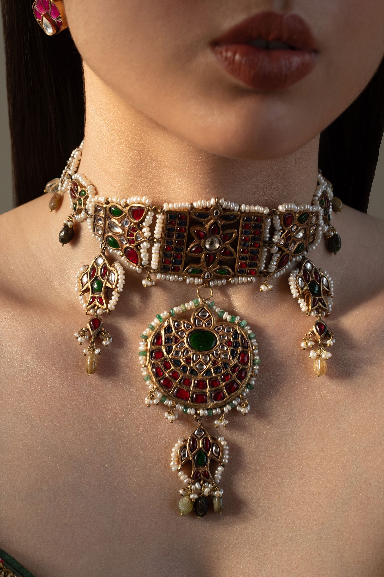 https://cdn.shopify.com/s/files/1/0340/8376/6405/files/GoldplatedFiahChoker.jpg?v=1702456322