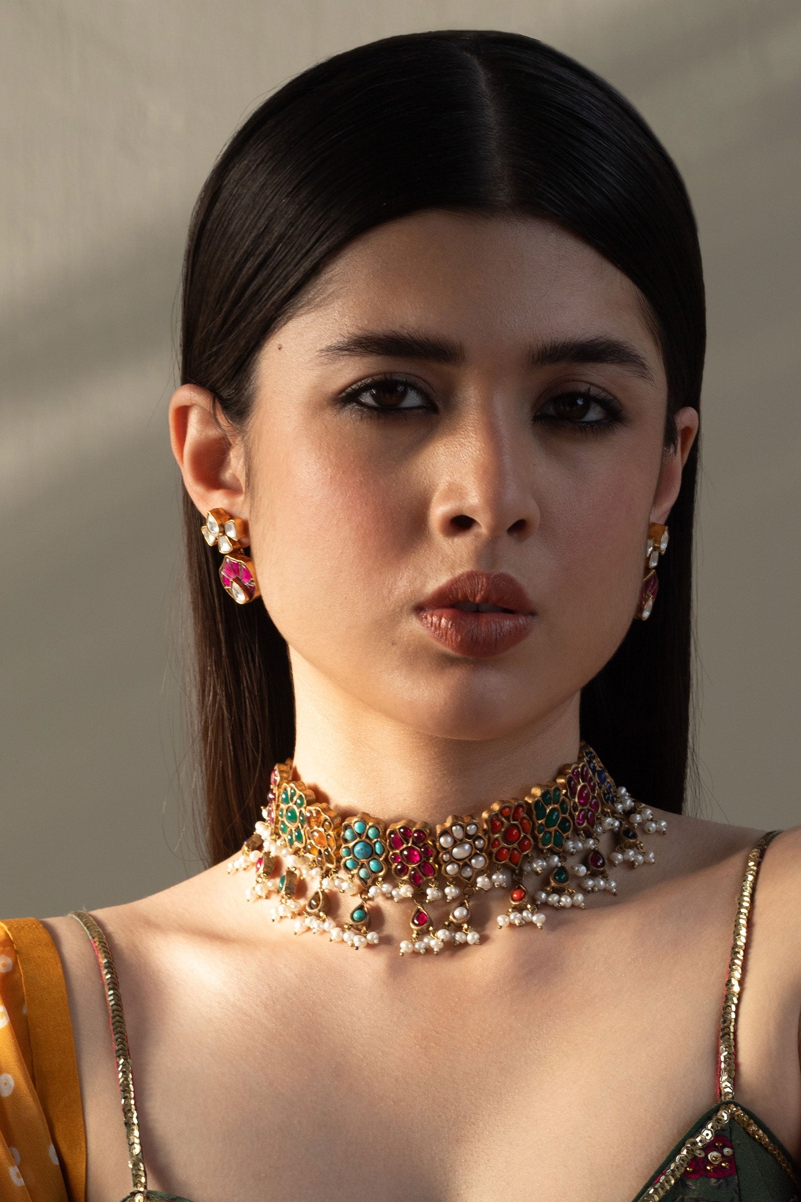 https://cdn.shopify.com/s/files/1/0340/8376/6405/files/GoldplatedSemiPreciousStoneChoker1.jpg?v=1702455913