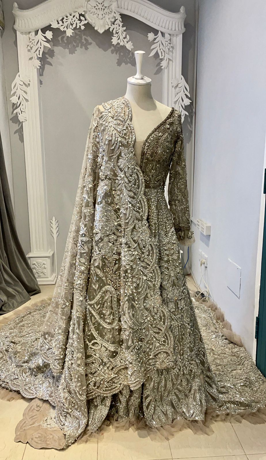 https://cdn.shopify.com/s/files/1/0533/2910/0998/products/GreyBridal-2.jpg?v=1631790838