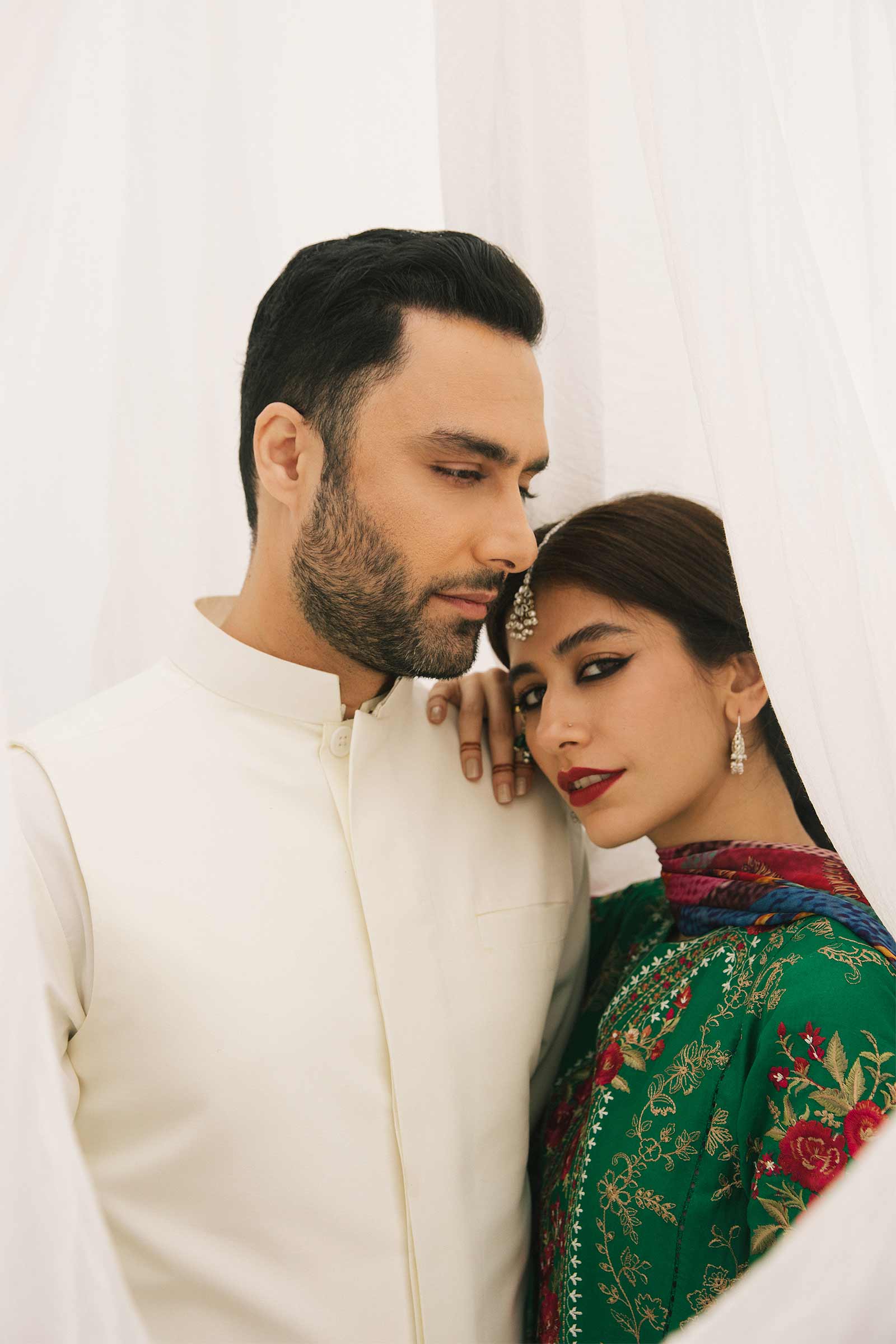 https://cdn.shopify.com/s/files/1/0340/8376/6405/products/Gulaab-Ac.jpg?v=1647784763