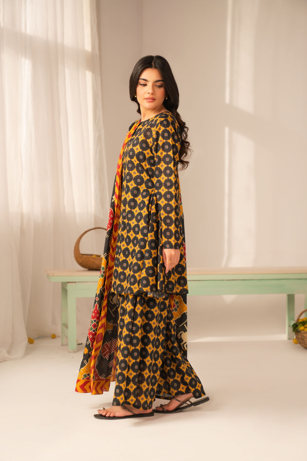 3 Piece Printed Lawn Printed Unstitched Suit (UC0104)