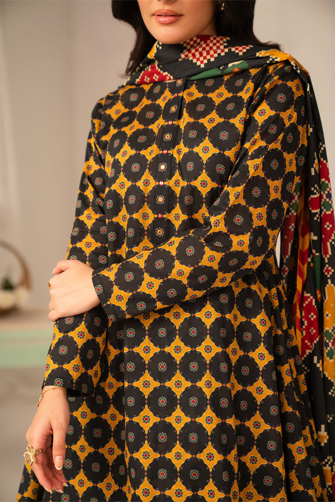 3 Piece Printed Lawn Printed Unstitched Suit (UC0104)