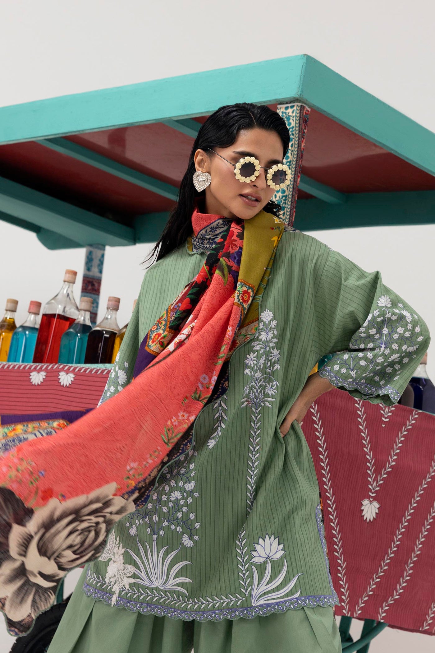 sana-safinaz-pool-03866545