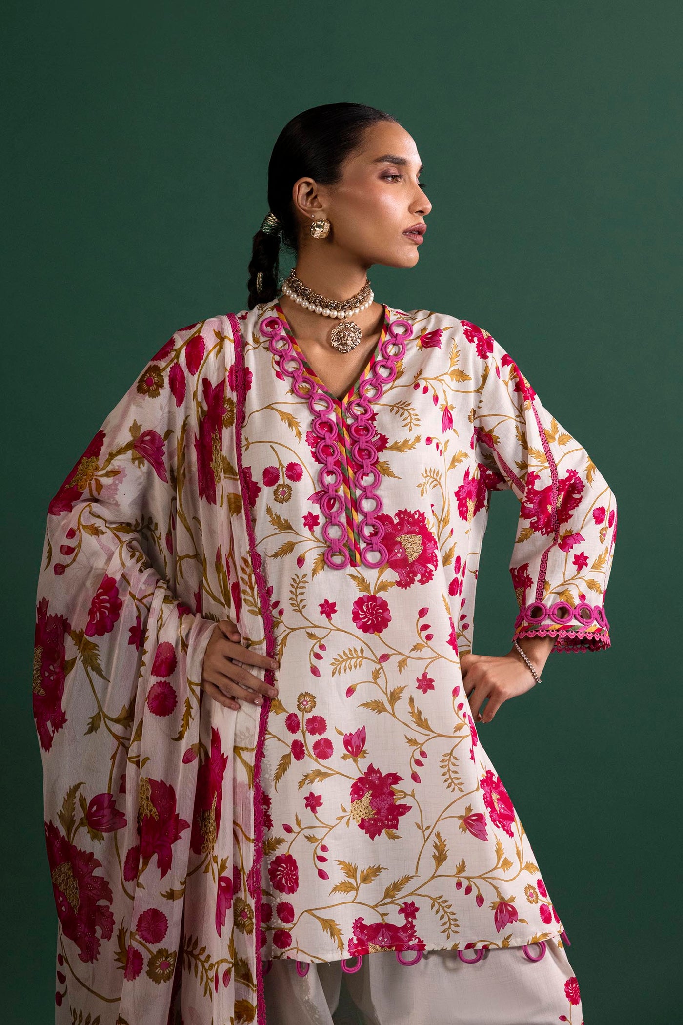 sana-safinaz-pool-87211958