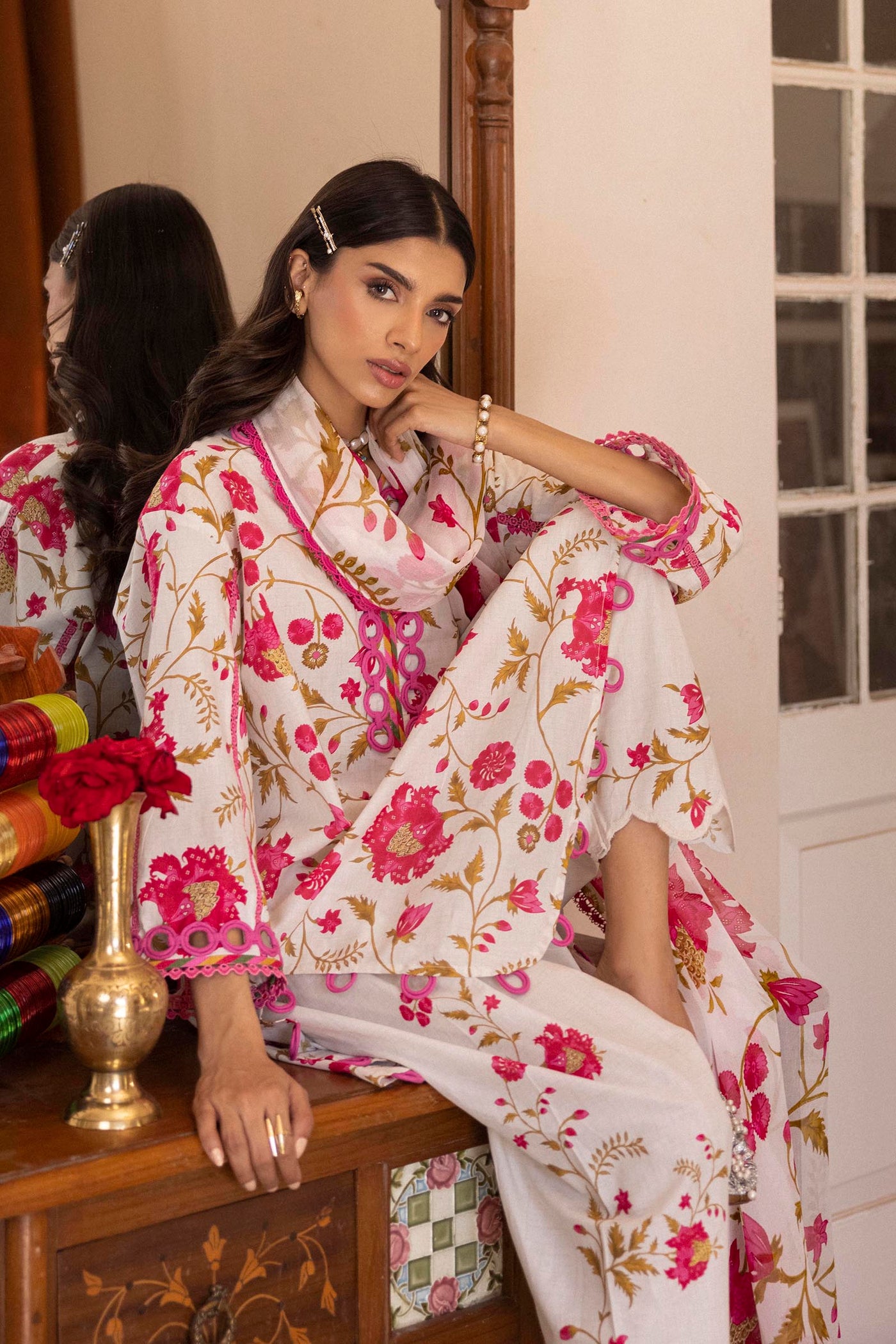 sana-safinaz-pool-87211958
