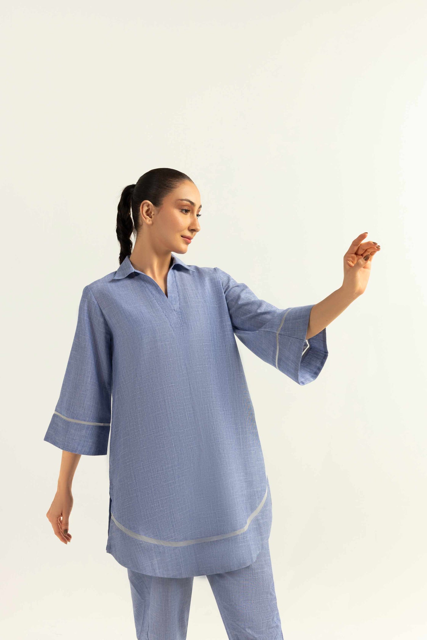 https://cdn.shopify.com/s/files/1/0663/9616/0233/files/HELEN_4.jpg?v=1755800940