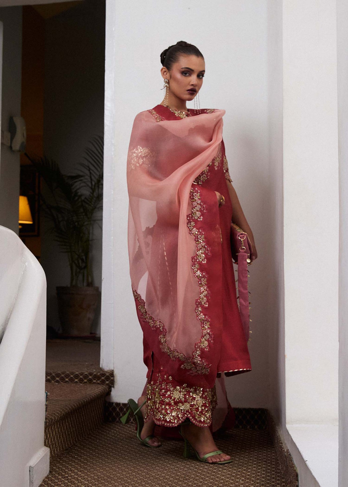 https://cdn.shopify.com/s/files/1/0016/9476/1035/files/HR-Luxury-Pret-2512327-copy-ed.jpg?v=1740134456