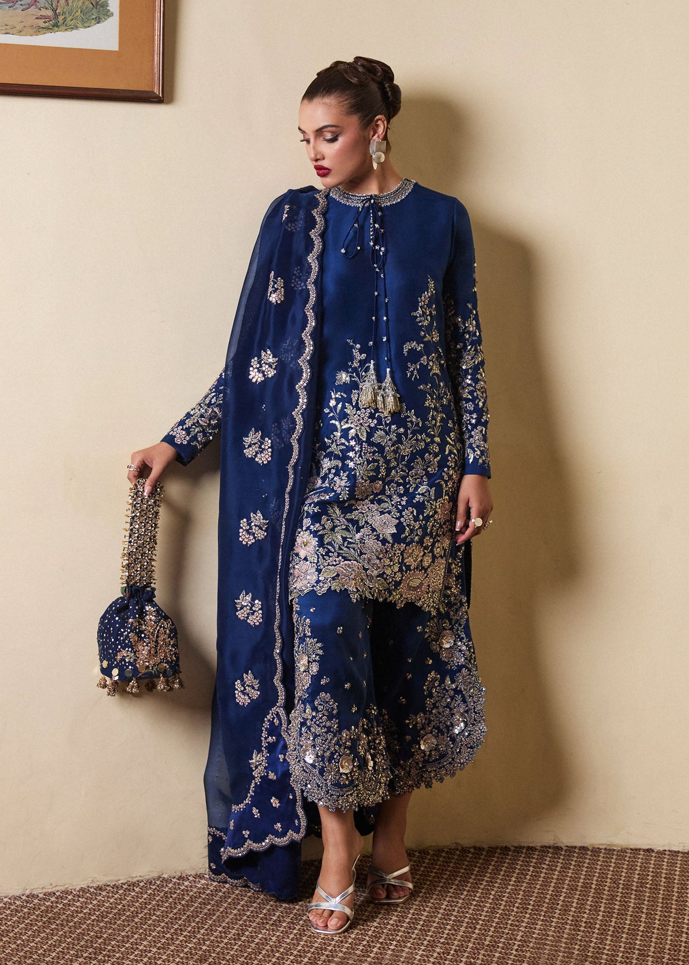 https://cdn.shopify.com/s/files/1/0016/9476/1035/files/HR-Luxury-Pret-2513080-copy-ed.jpg?v=1740138823