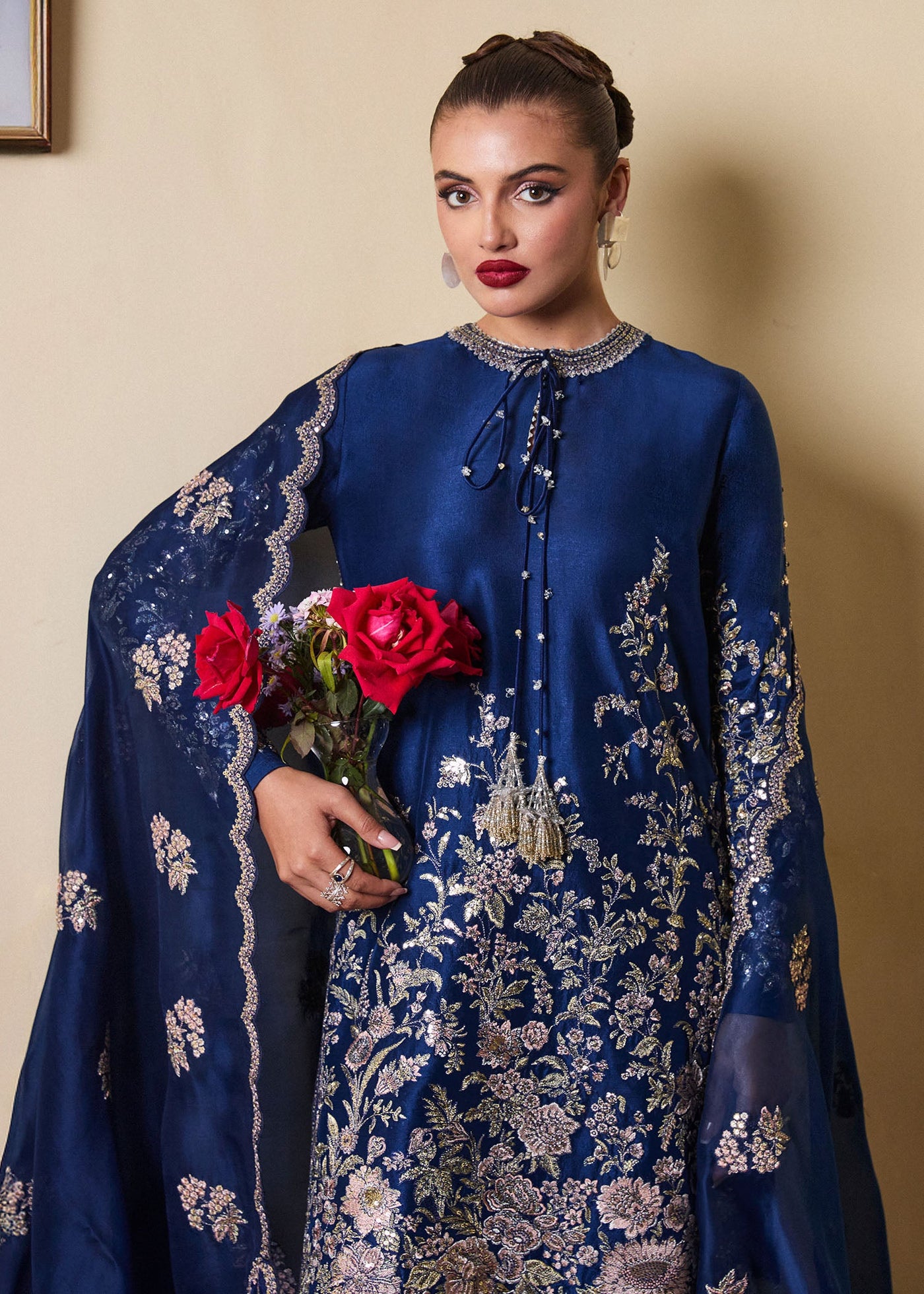 https://cdn.shopify.com/s/files/1/0016/9476/1035/files/HR-Luxury-Pret-2513103-1-copy-ed.jpg?v=1740138823