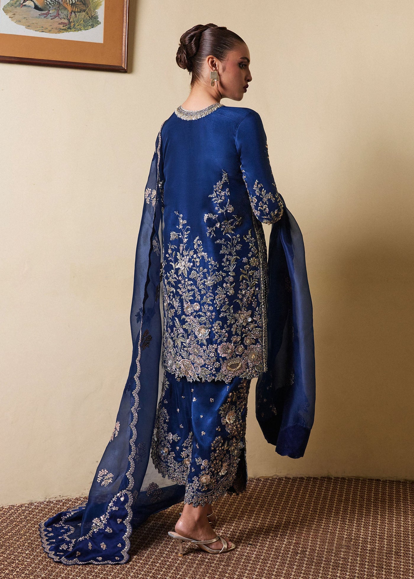 https://cdn.shopify.com/s/files/1/0016/9476/1035/files/HR-Luxury-Pret-2513131-copy-ed.jpg?v=1740138819