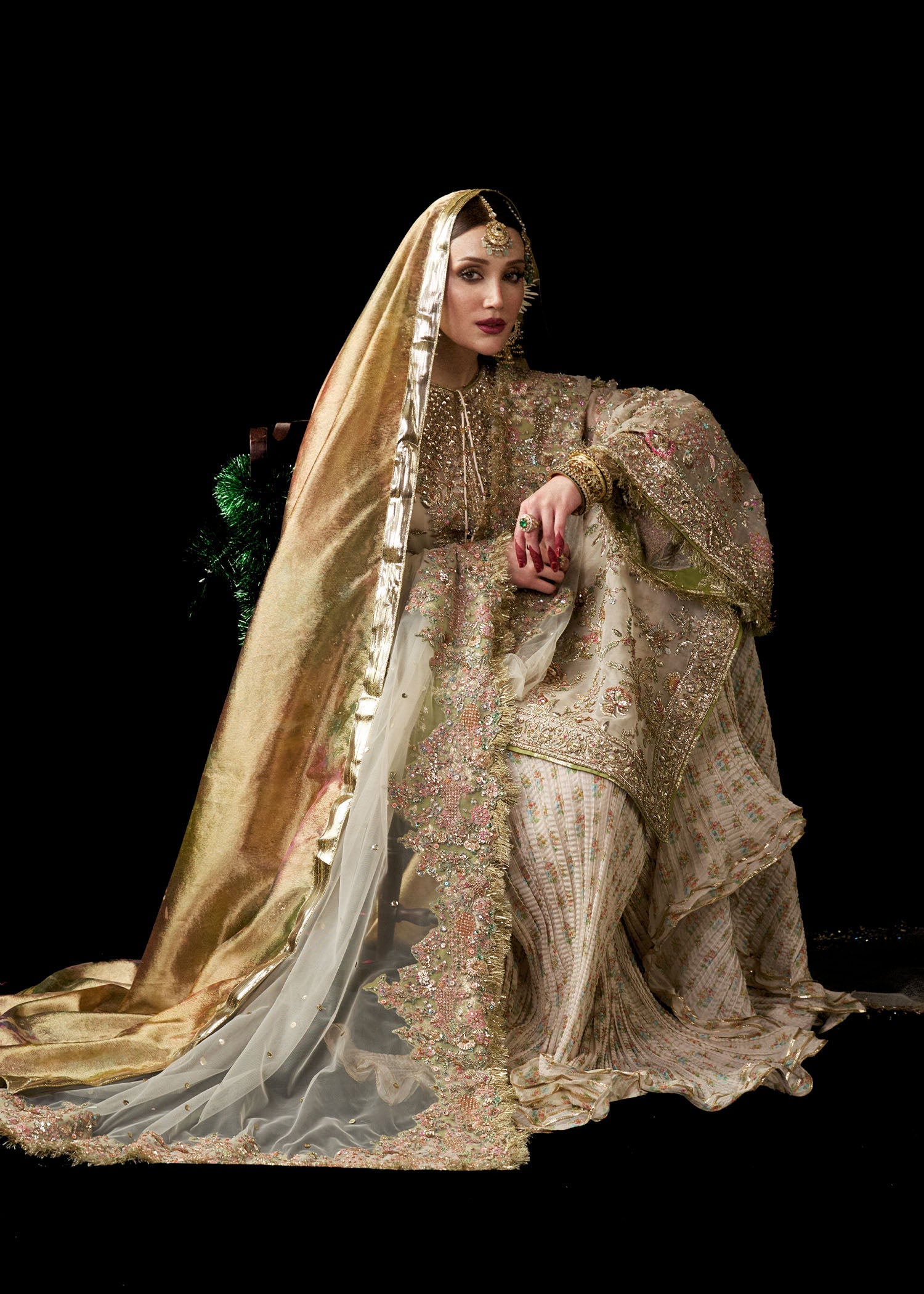 https://cdn.shopify.com/s/files/1/0016/9476/1035/files/HRBridals25728copy_87dd8b7d-ab7d-4896-9c98-57e3e4b030c6.jpg?v=1730189744