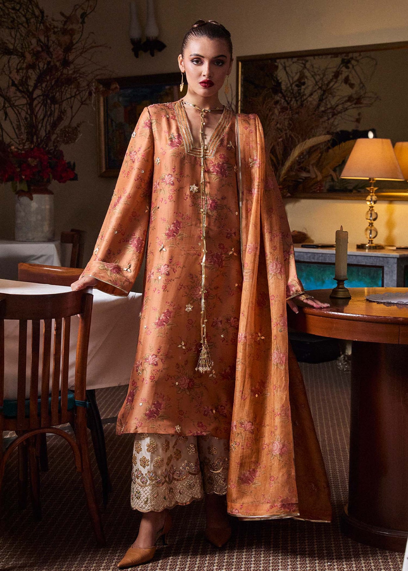 https://cdn.shopify.com/s/files/1/0016/9476/1035/files/HRLuxuryPret2512616copy.jpg?v=1740134377