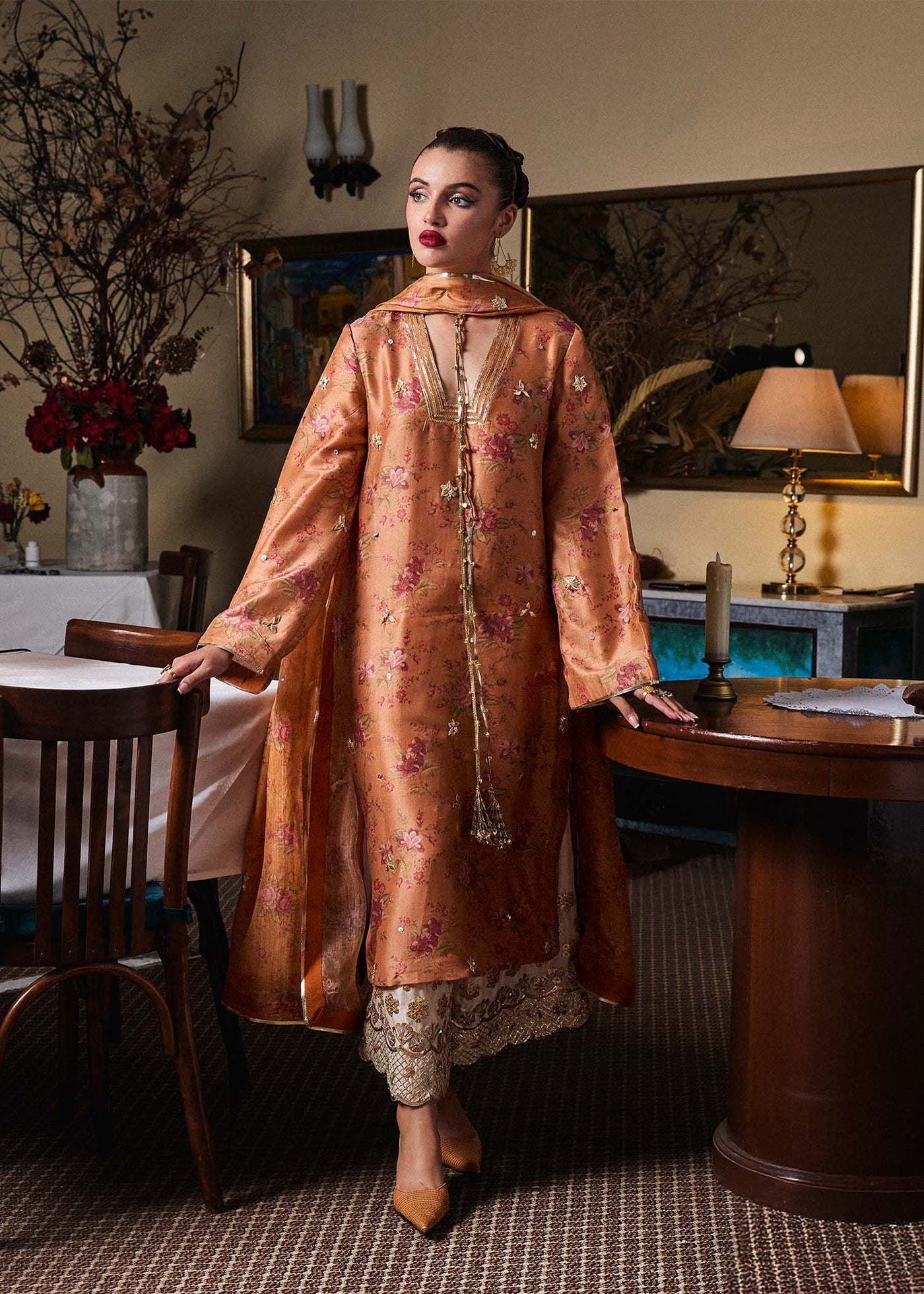 https://cdn.shopify.com/s/files/1/0016/9476/1035/files/HRLuxuryPret2512718copy.jpg?v=1740134377