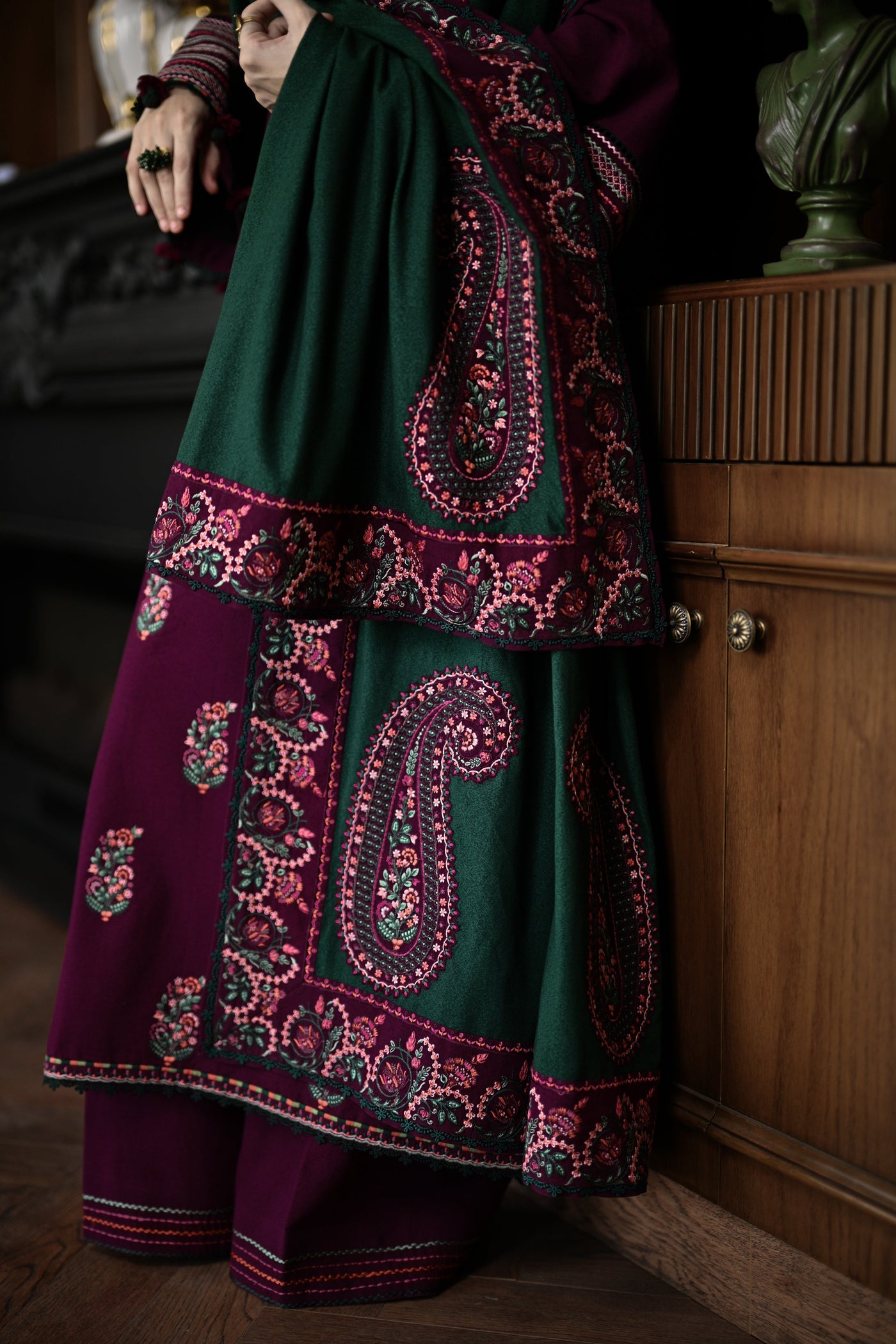 DEEP PLUM LUXURY EMBROIDERED KARANDI SET (NEL-25627) READY TO SHIP