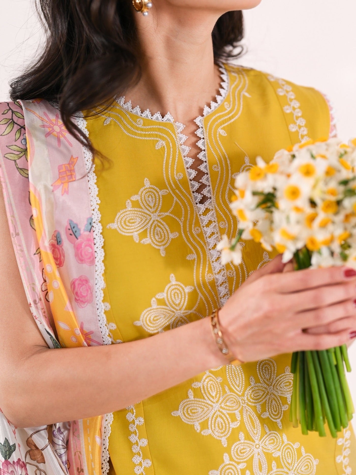 Tuscan Daisy Luxury Embroidered Lawn 3Pcs Set (Npa3-26415) - Ready To Wear / Express Delivery For Eid