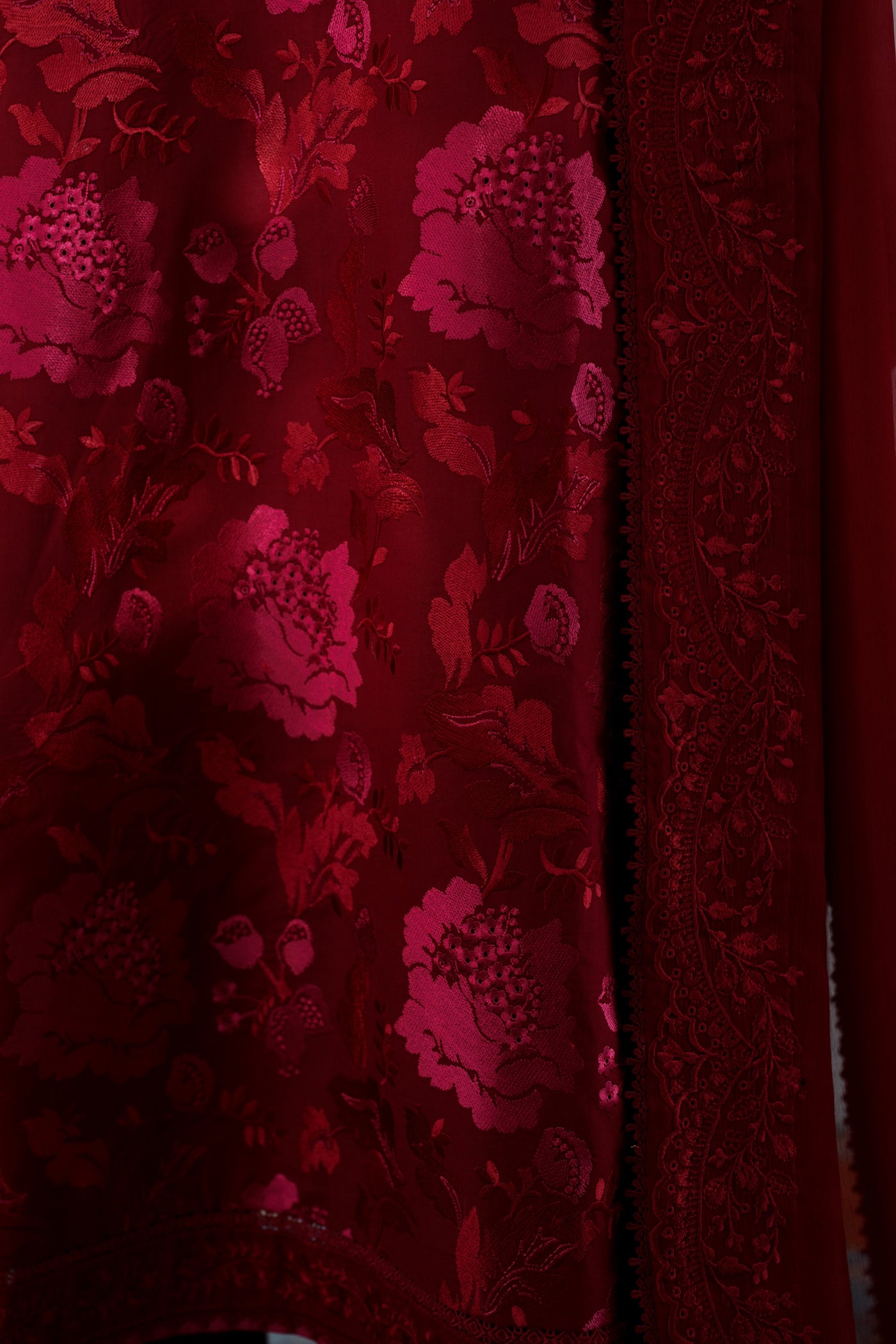 Maroon Luxury Embroidered Lawn 3Pcs Set (Npa3-26419) - Ready To Wear / Express Shipping For Eid