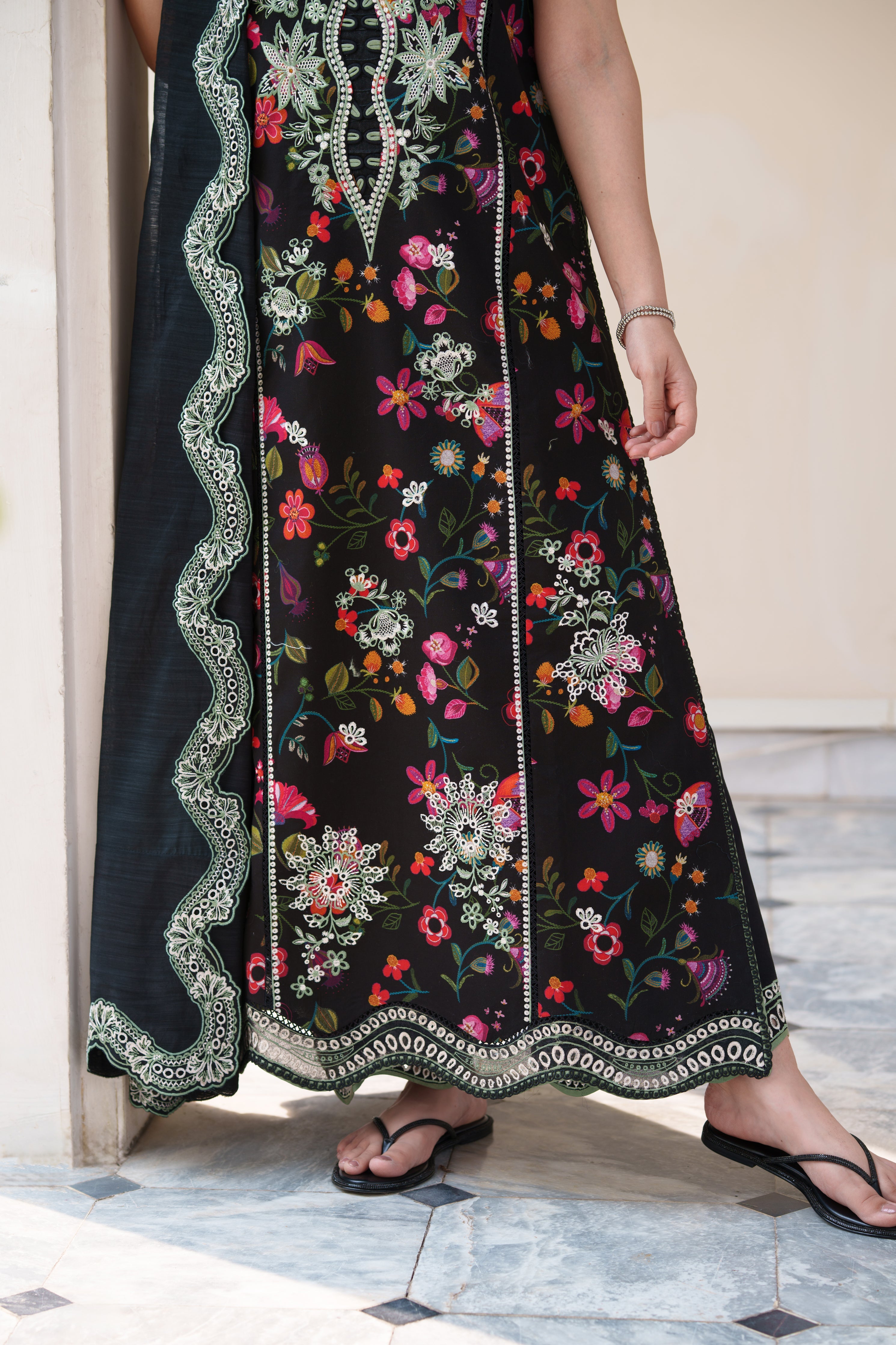 BLOOMING BLACK LUXURY EMBROIDERED PRINTED PREMIUM COTTON 3PCS SET (NEL-26629)