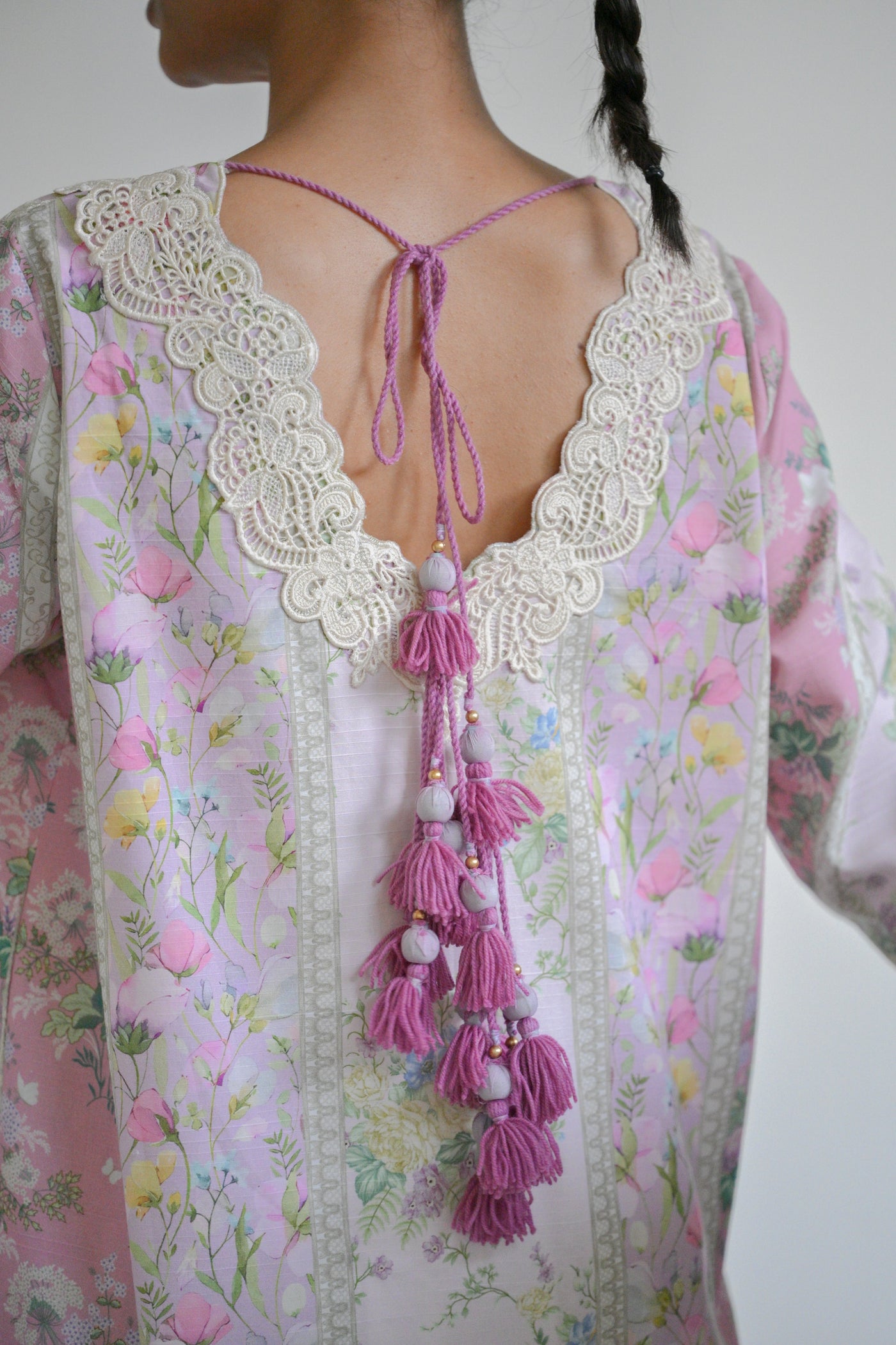 Whispers Of Summer / Lilac Luxury Printed Embroidered Lawn Set (Nel-25619)