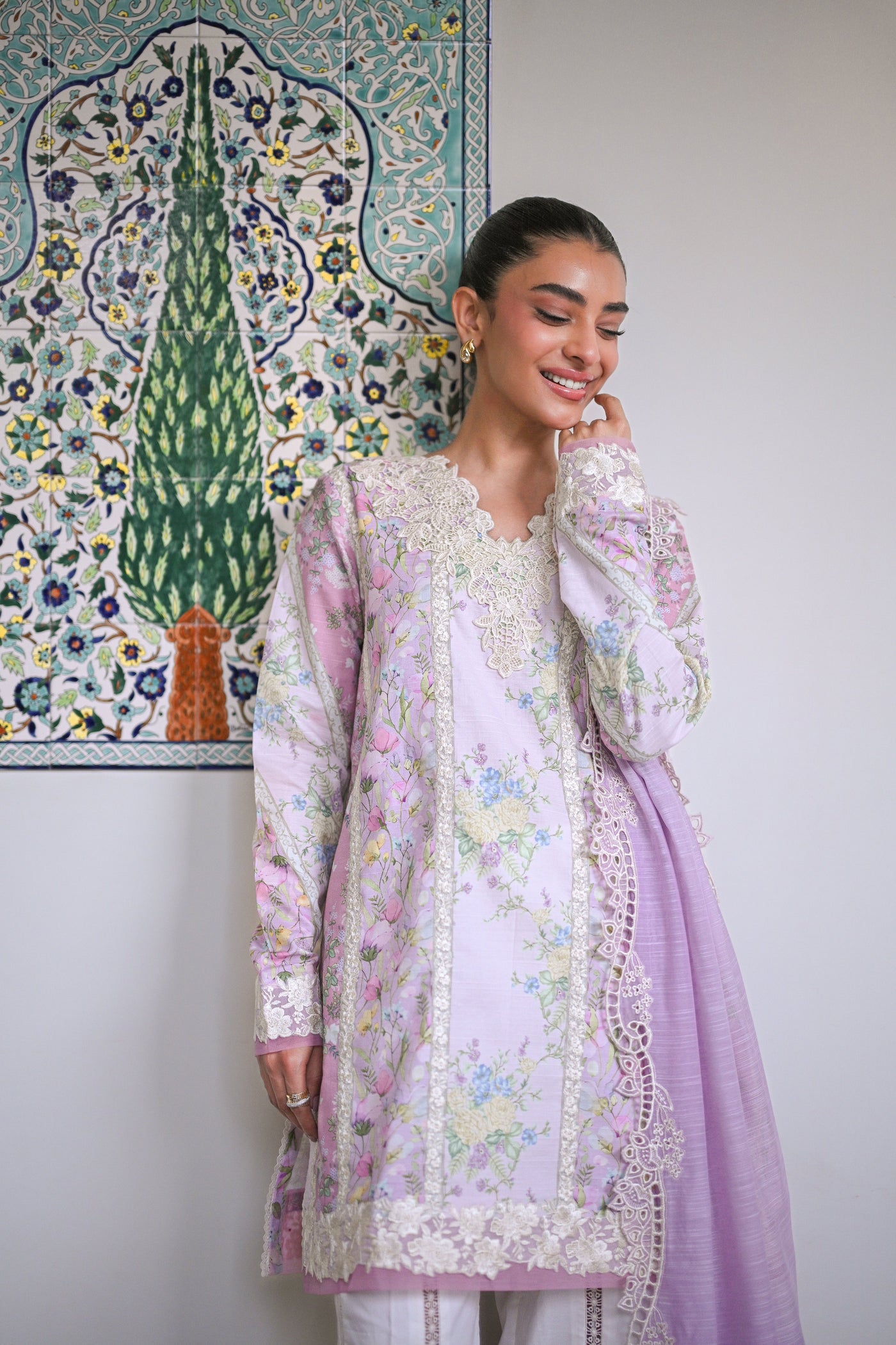 Whispers Of Summer / Lilac Luxury Printed Embroidered Lawn Set (Nel-25619)