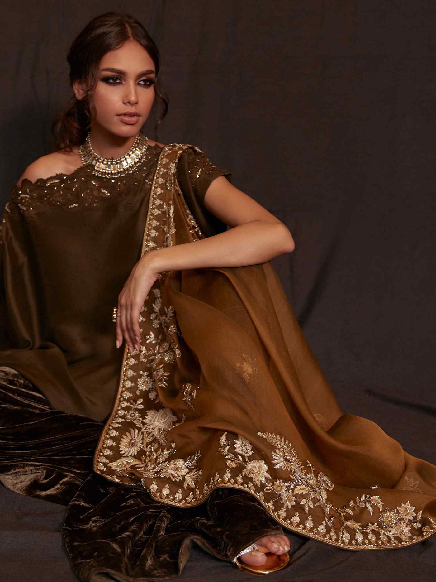 Off Shoulder Top W Loose Pant Shaded Predraped Dupatta