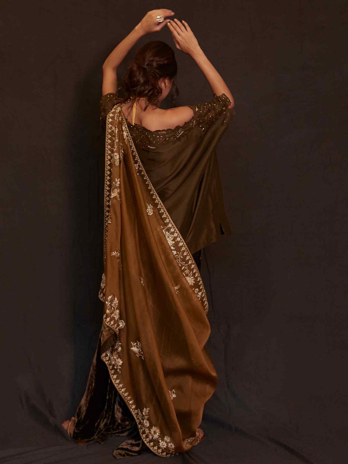 Off Shoulder Top W Loose Pant Shaded Predraped Dupatta