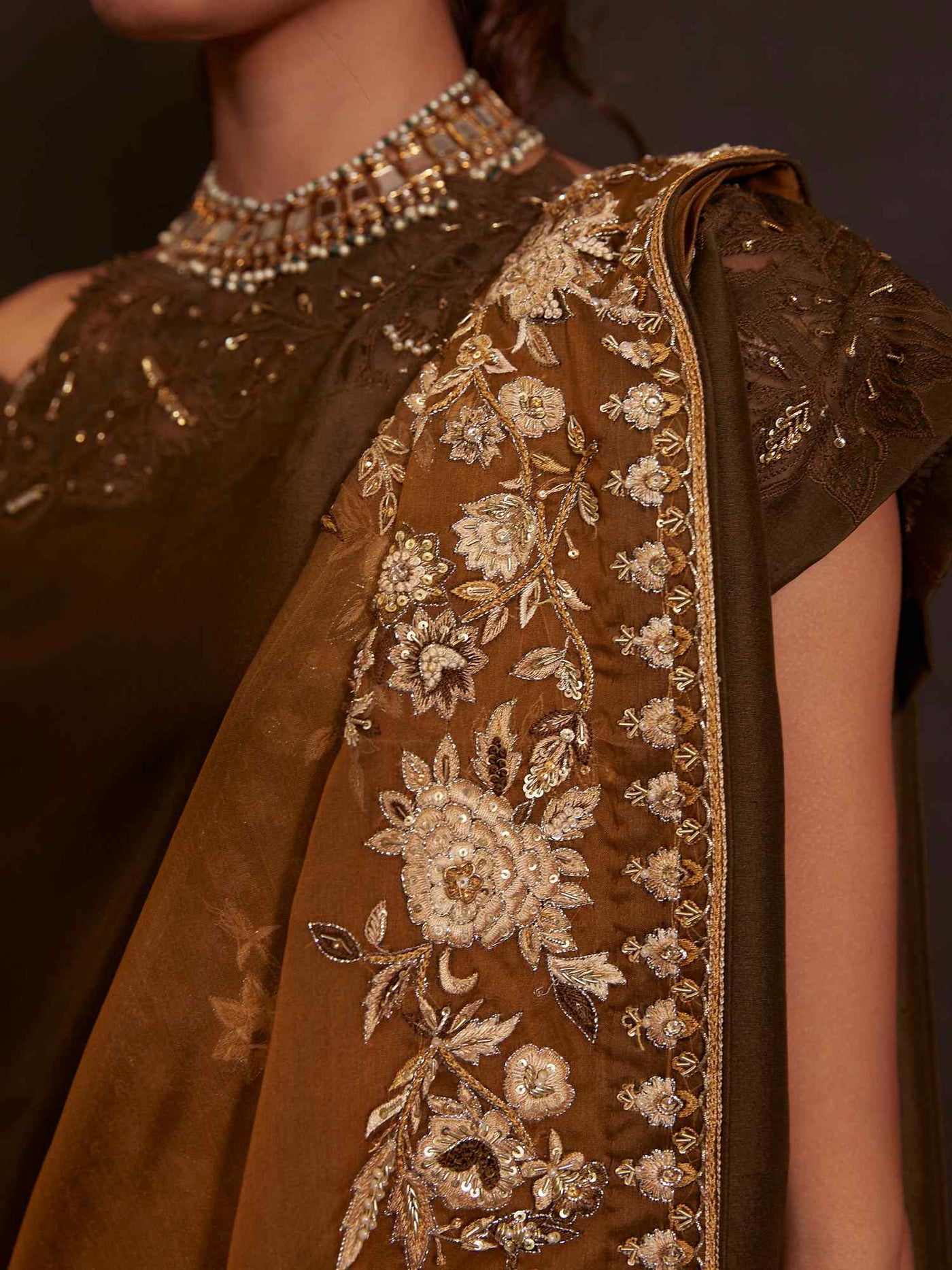 Off Shoulder Top W Loose Pant Shaded Predraped Dupatta