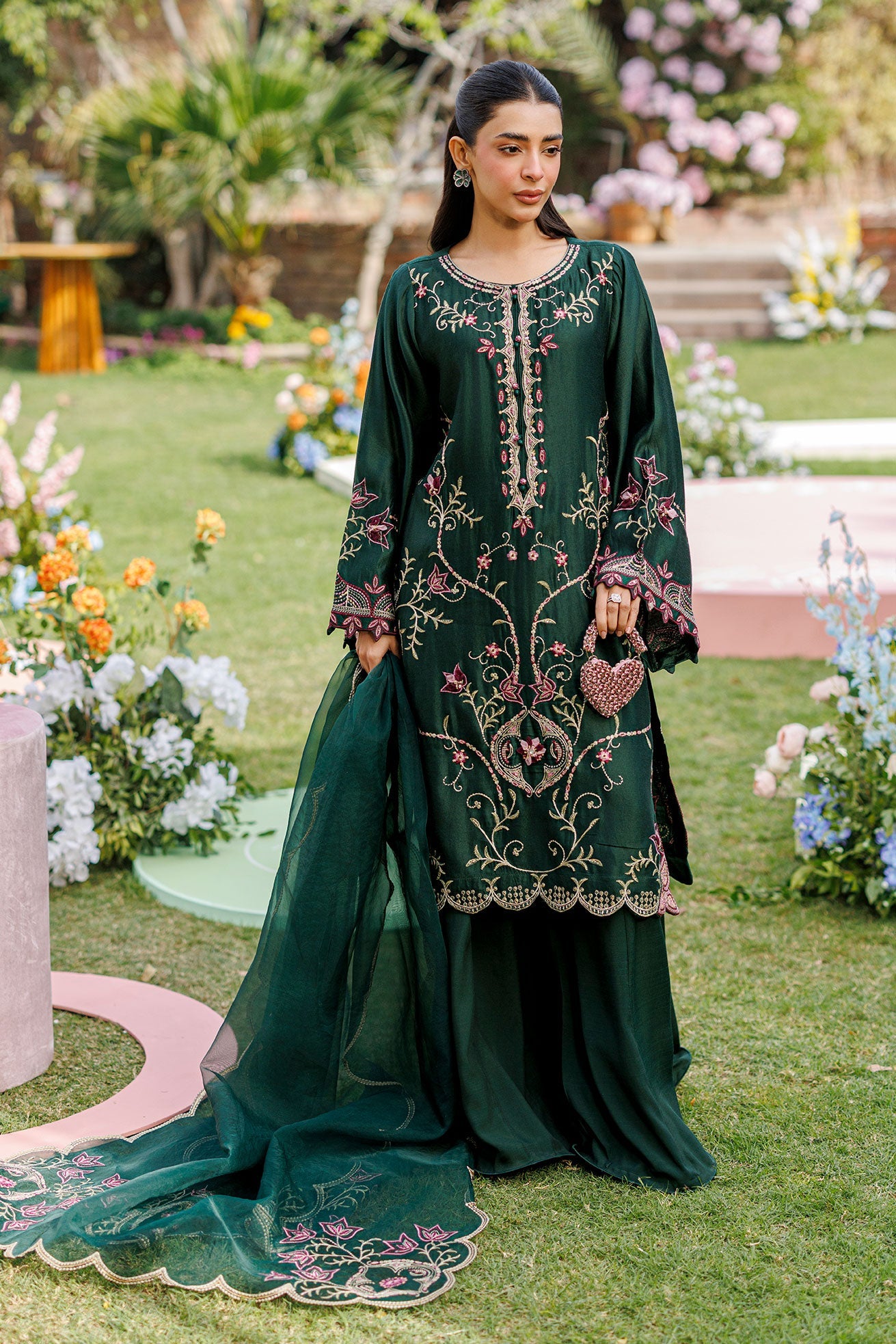 Dupatta: Ss26Dd-2902 Bottle Green Embroided Dupatta
