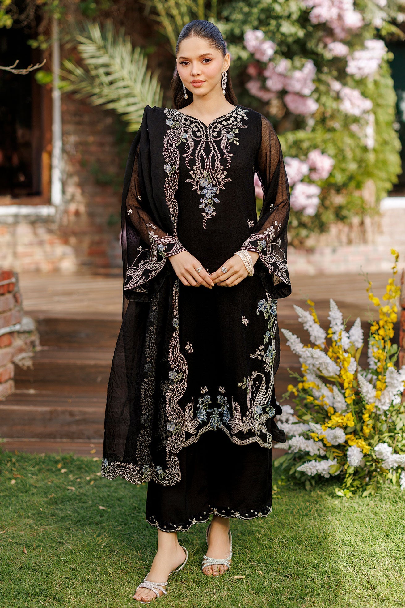 Dupatta: Ss26Dd-2905 Black Embroided Dupatta