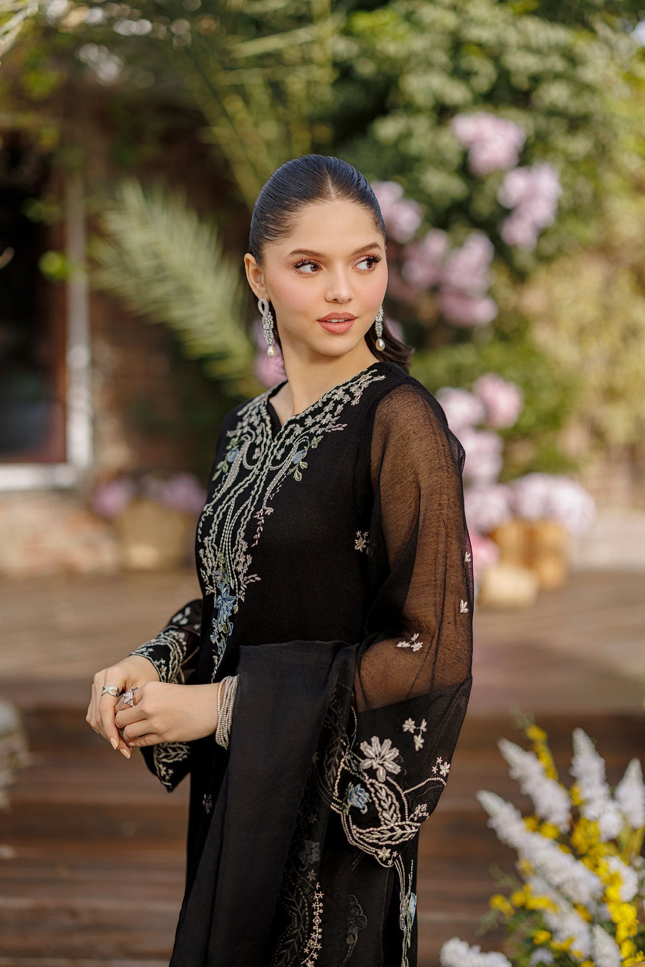 Dupatta: Ss26Dd-2905 Black Embroided Dupatta