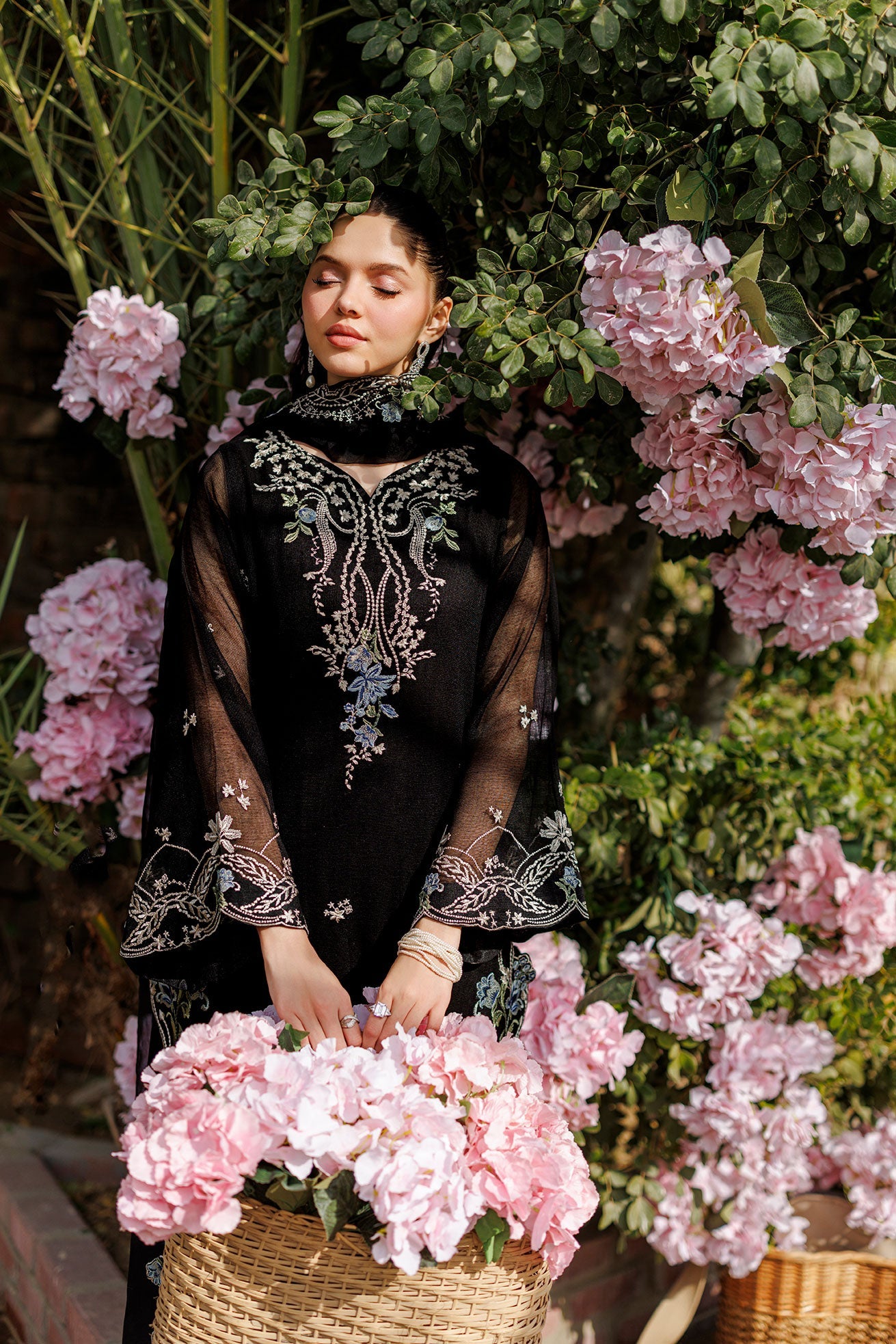 Dupatta: Ss26Dd-2905 Black Embroided Dupatta