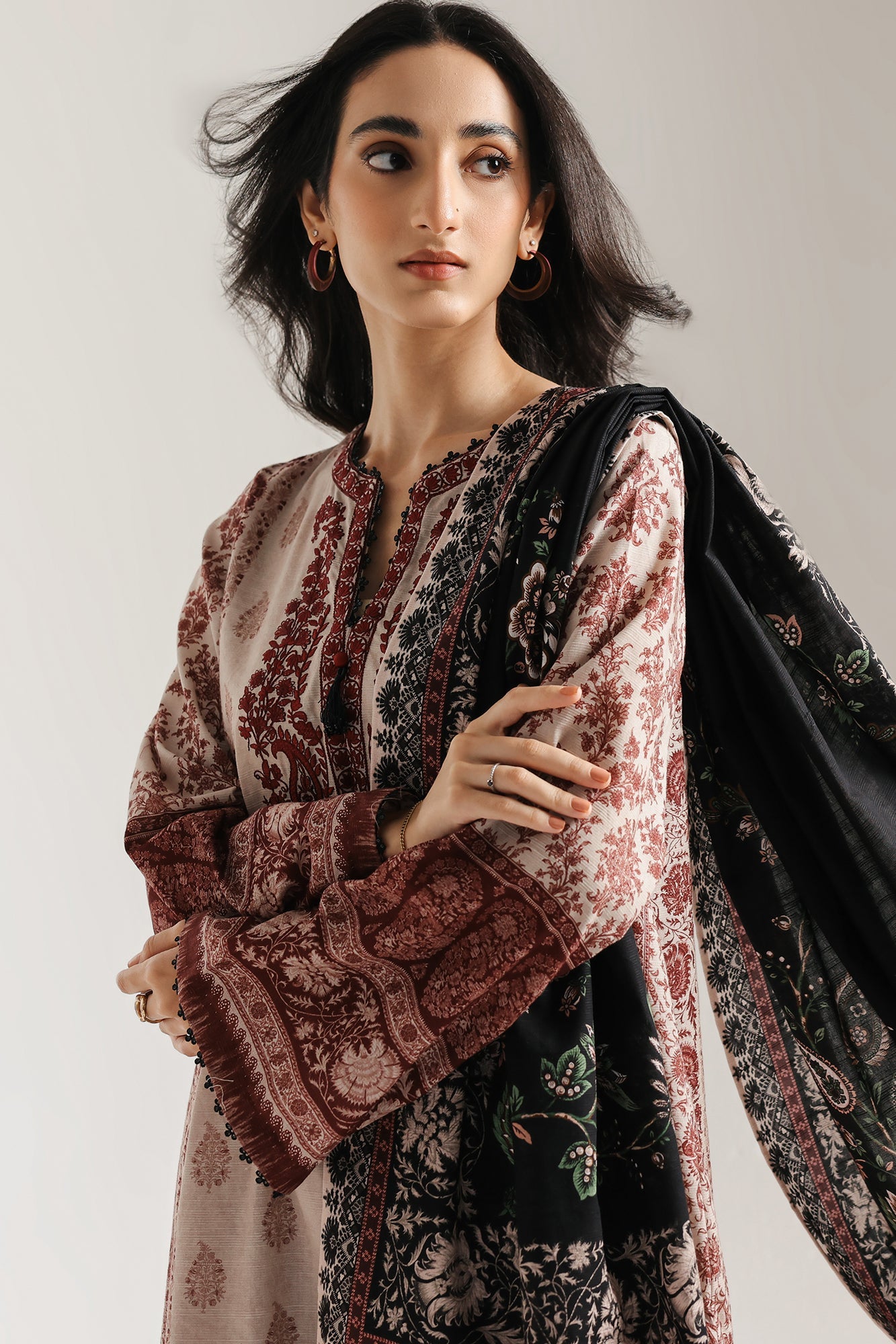 EMBROIDERED SUIT (E0734/203/530)