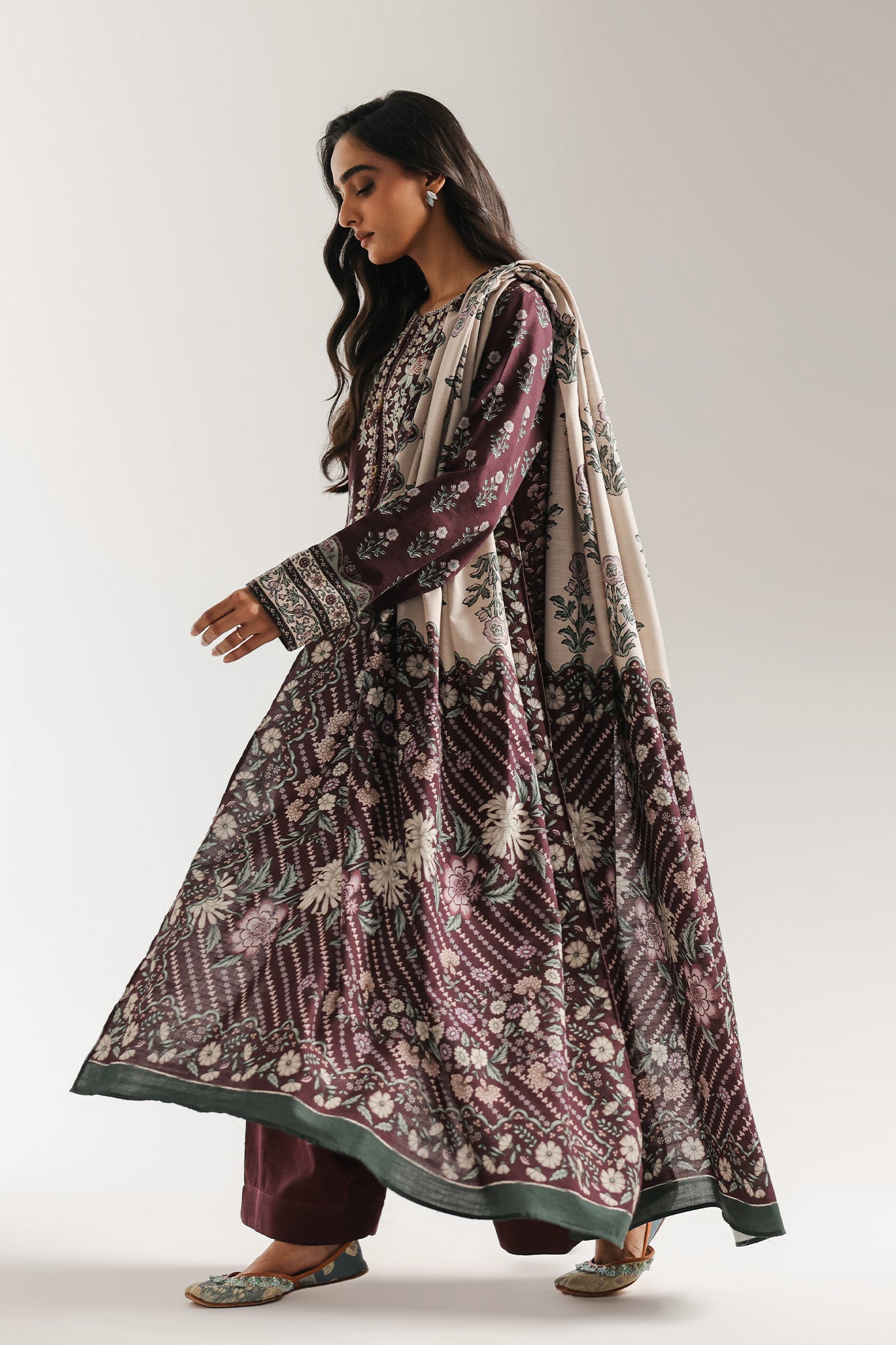 EMBROIDERED SUIT (E0750/203/517)