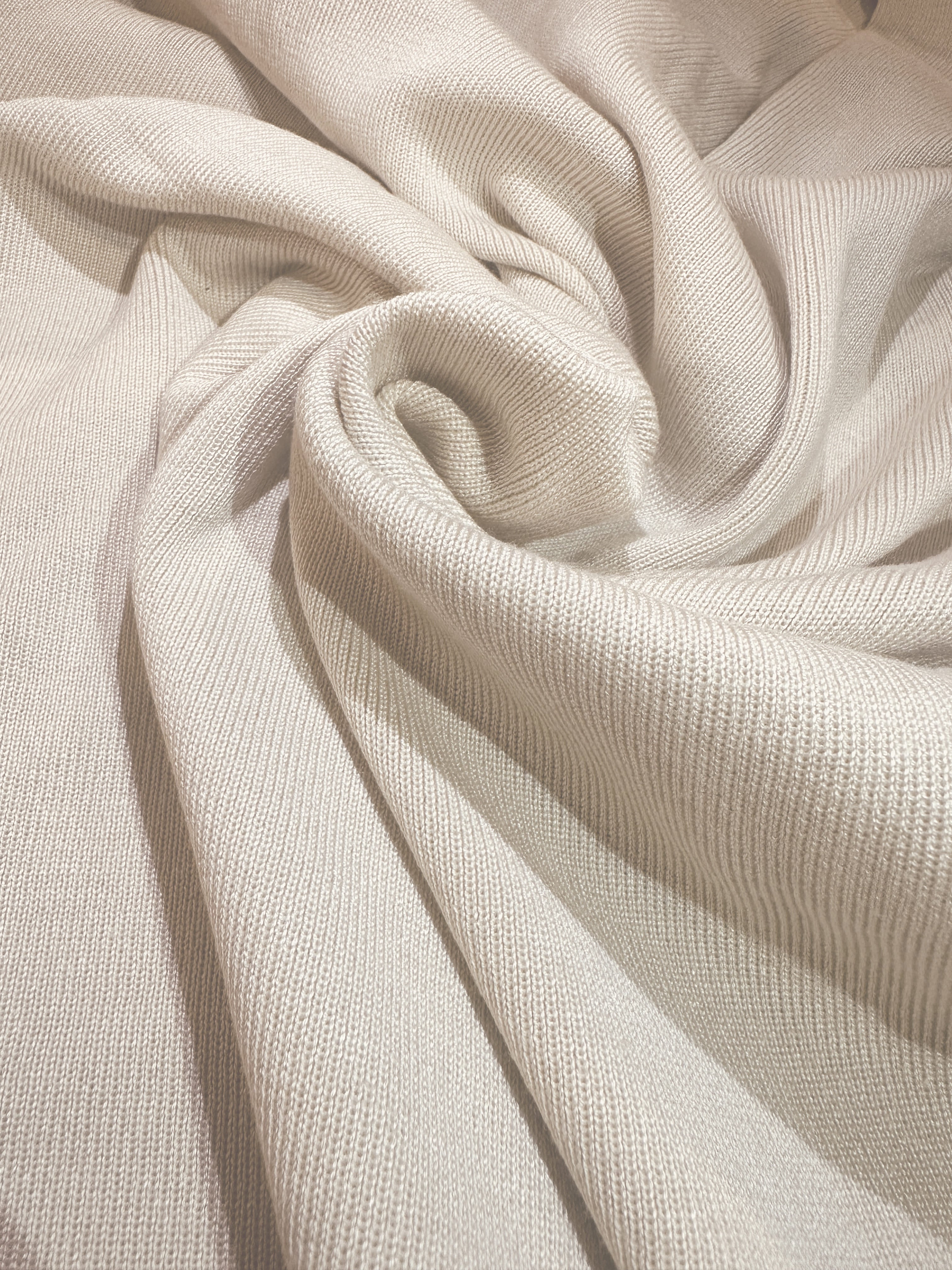 D4 - White