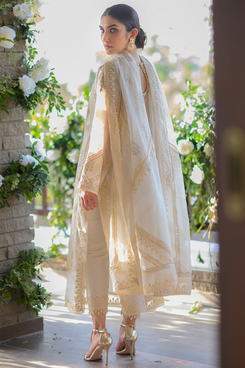 https://cdn.shopify.com/s/files/1/0567/2953/4537/products/Ivory-6_d9dda1e4-61e3-4abf-9a20-51ce79e70fce.jpg?v=1750841047