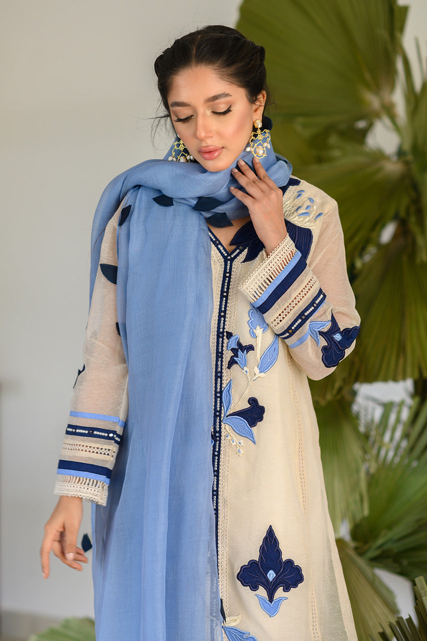 https://cdn.shopify.com/s/files/1/0567/2953/4537/products/IvoryBlueAlayna-4_dca56ae6-3d78-408e-8775-5de40c8e1ae6.jpg?v=1753253047