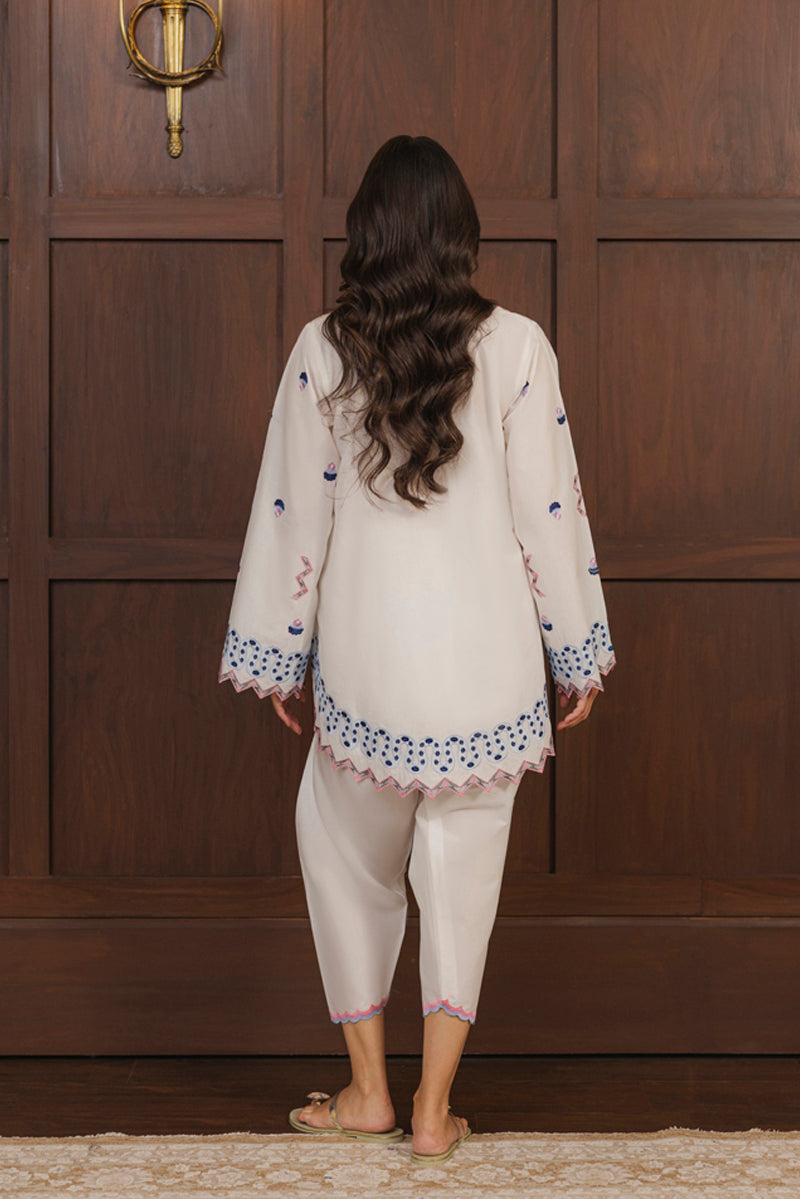 https://cdn.shopify.com/s/files/1/0904/3817/2979/files/Ivory_Whisper_5.jpg?v=1772688869