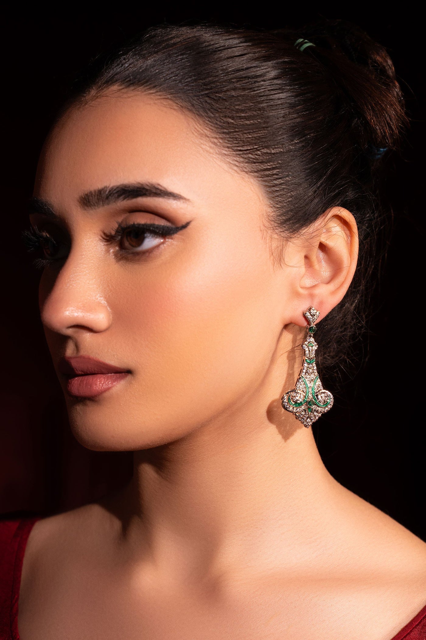 https://cdn.shopify.com/s/files/1/0620/8788/9062/files/JER-EA26-03-Emerald_Green_A_faf7eb43-61a1-4f5e-a5ff-237f722557a9.jpg?v=1777535652