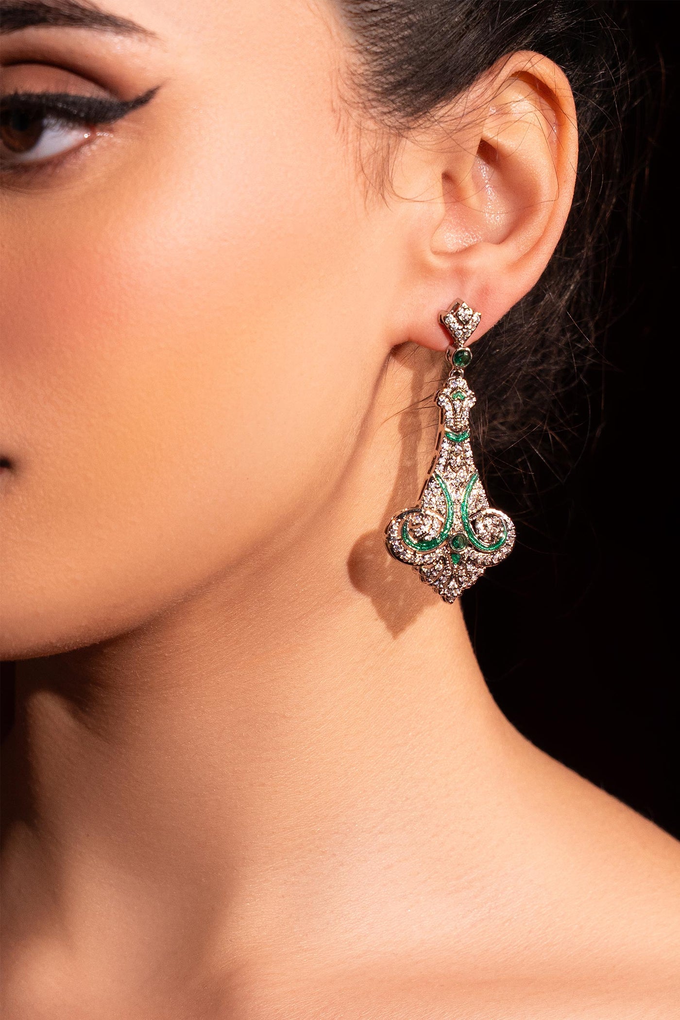 https://cdn.shopify.com/s/files/1/0620/8788/9062/files/JER-EA26-03-Emerald_Green_B_78f783da-2241-4a8e-89c9-df4156db0378.jpg?v=1777535652