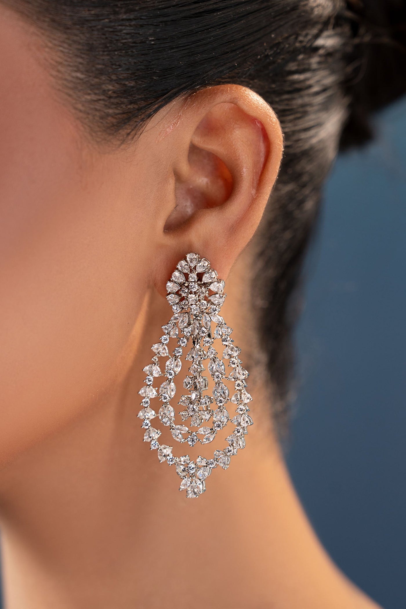 https://cdn.shopify.com/s/files/1/0620/8788/9062/files/JER-W25-17WhiteZirconDetail01.jpg?v=1757502731