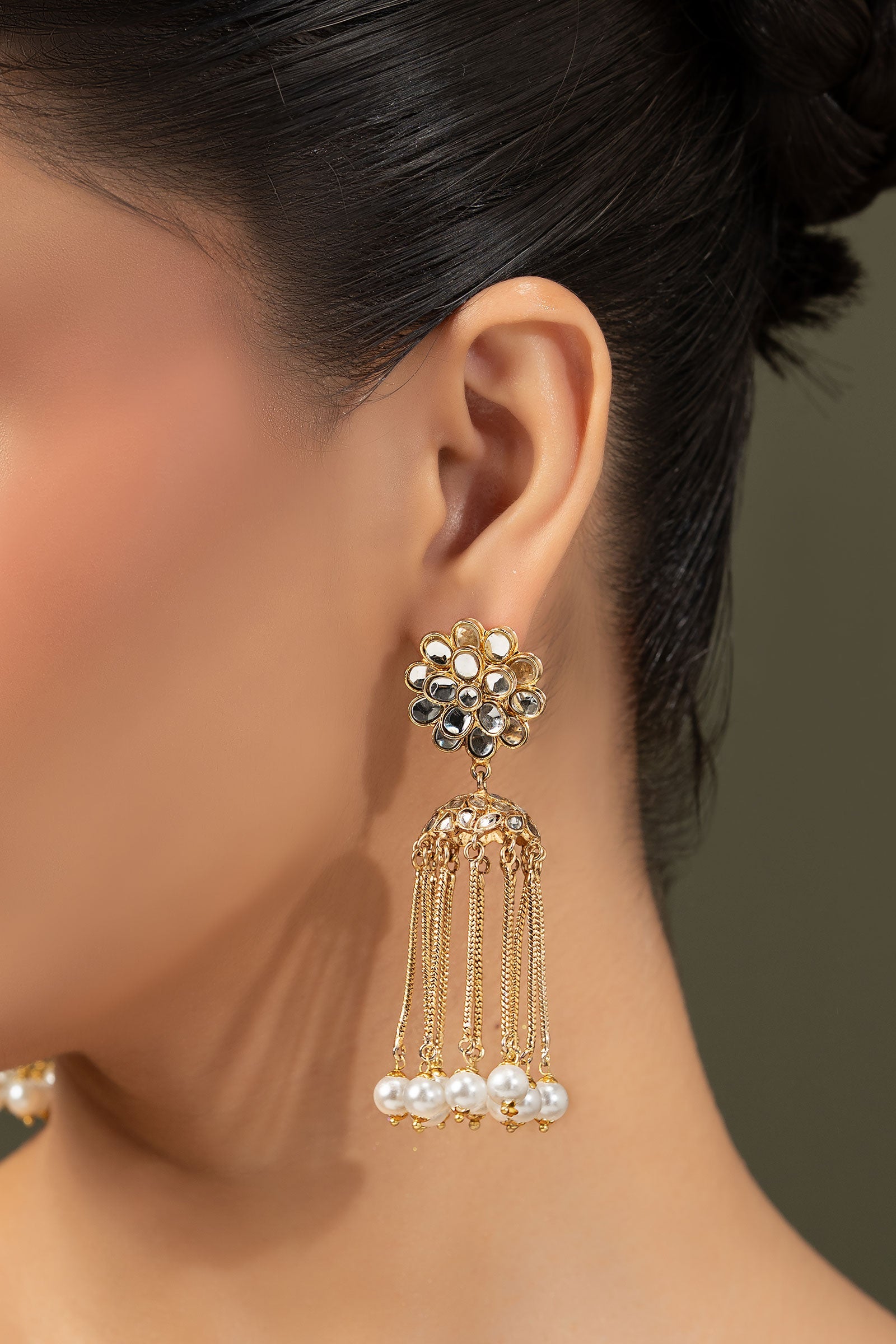 https://cdn.shopify.com/s/files/1/0620/8788/9062/files/JER_EF26_04_Pearl_White_Closeup_B.jpg?v=1769240655
