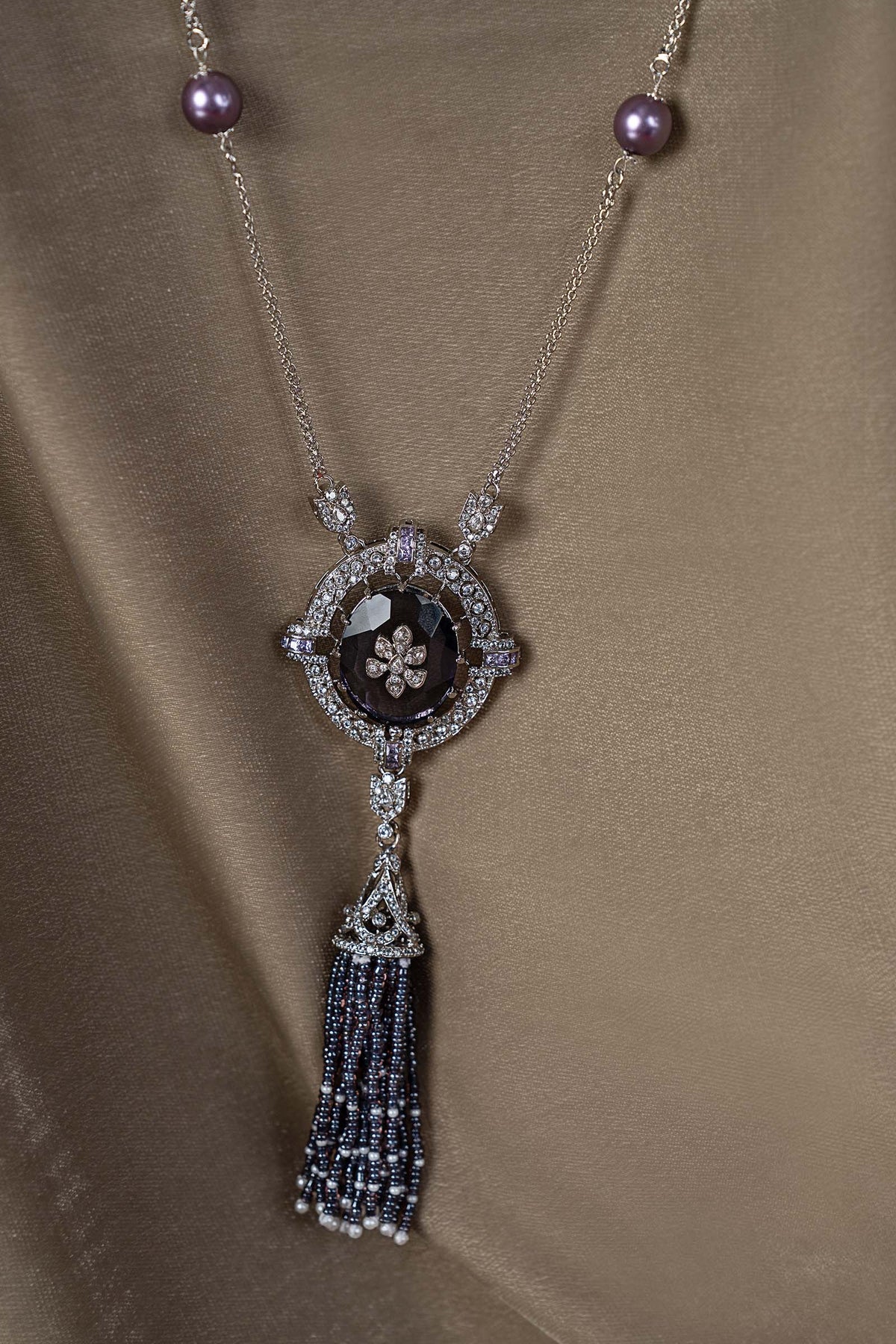 Avelora Pendant