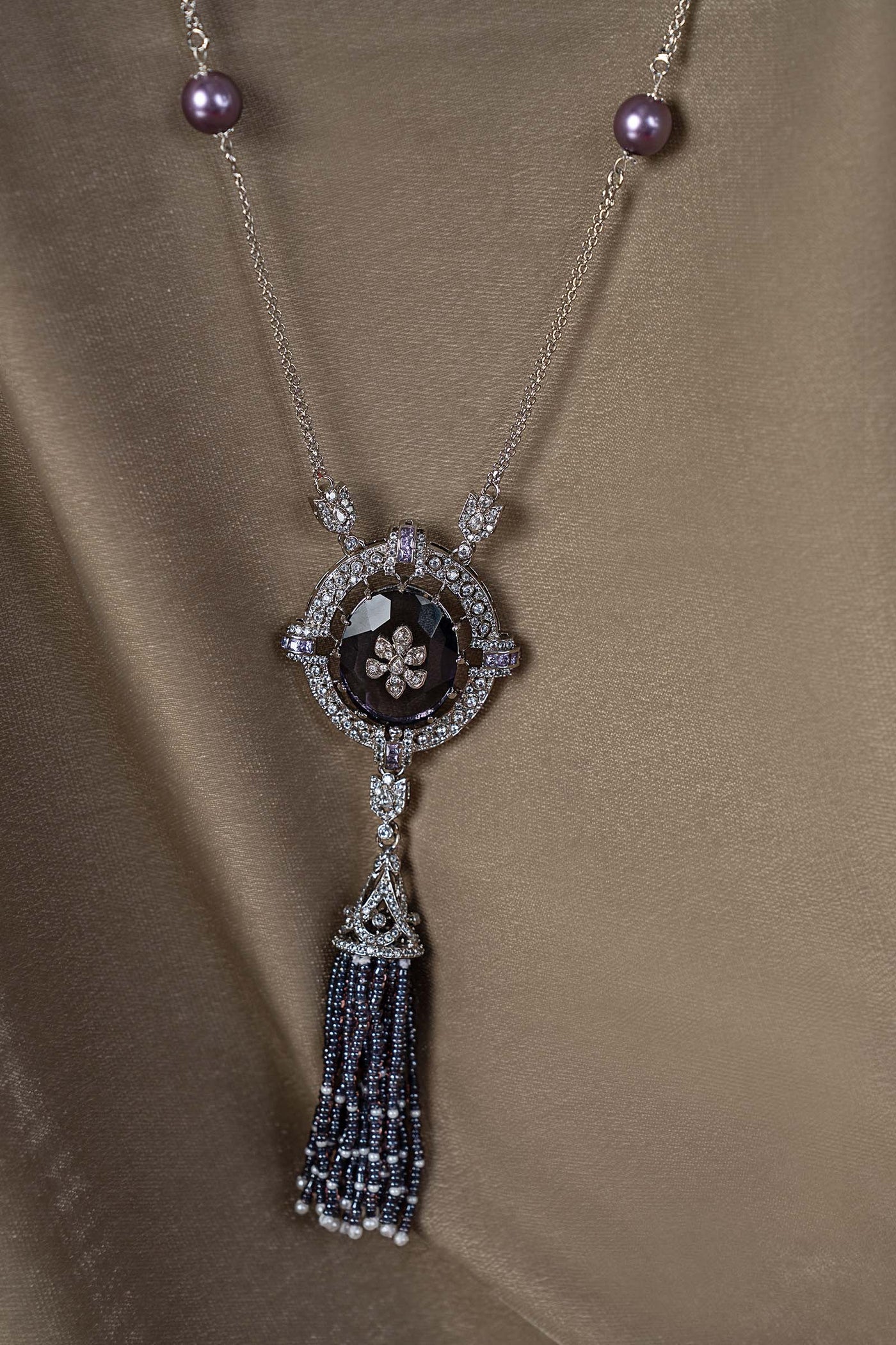 Avelora Pendant