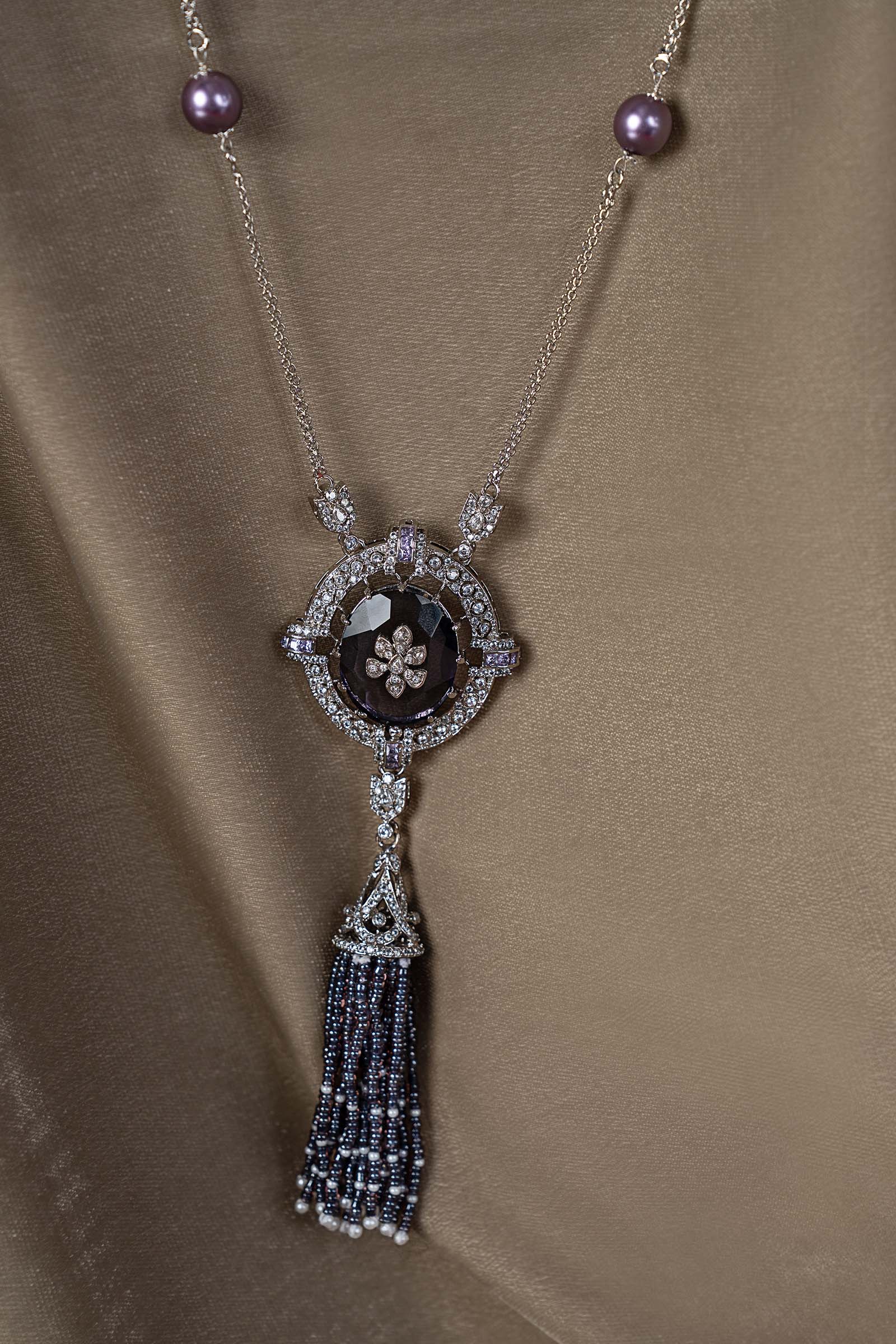 Avelora Pendant