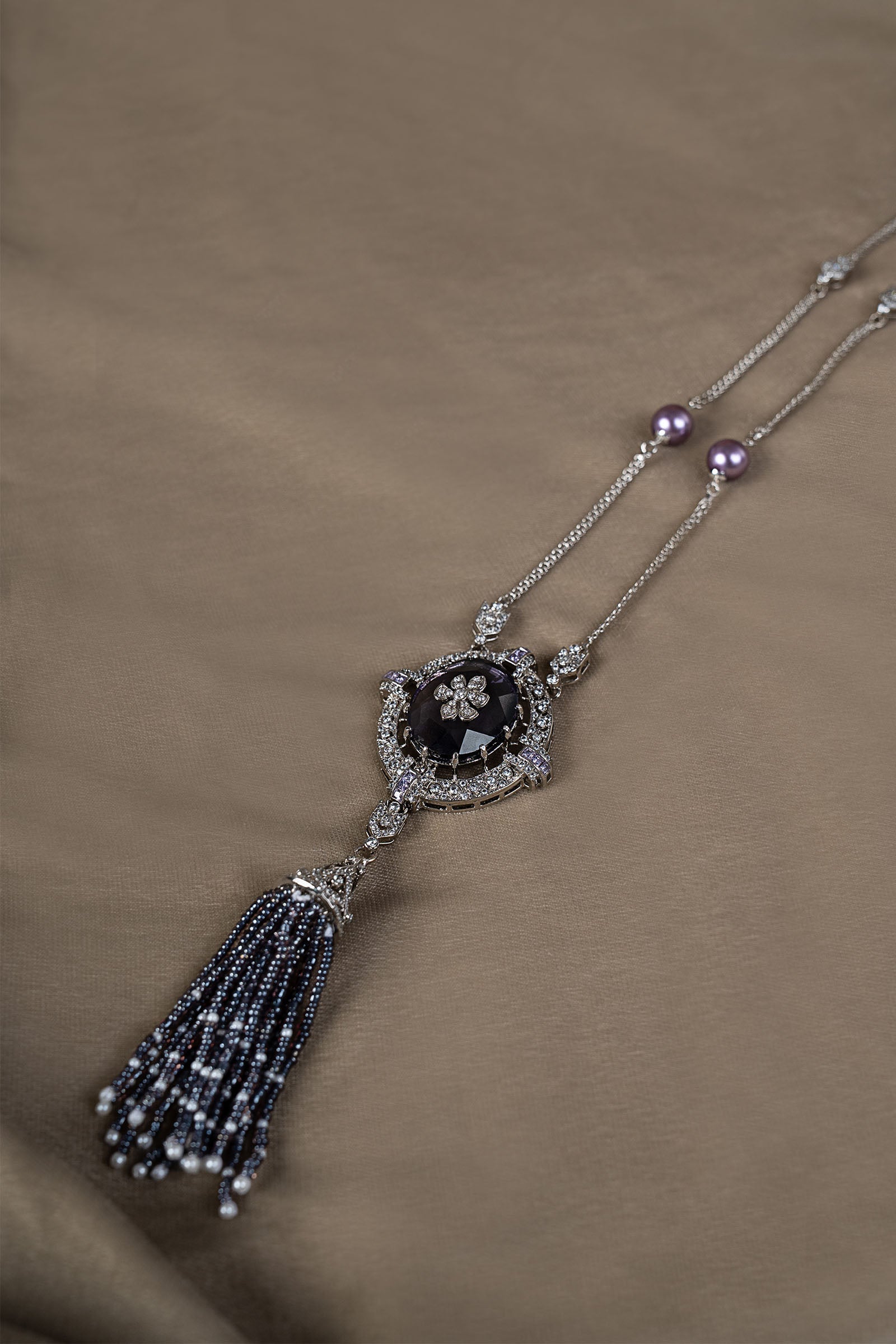 Avelora Pendant